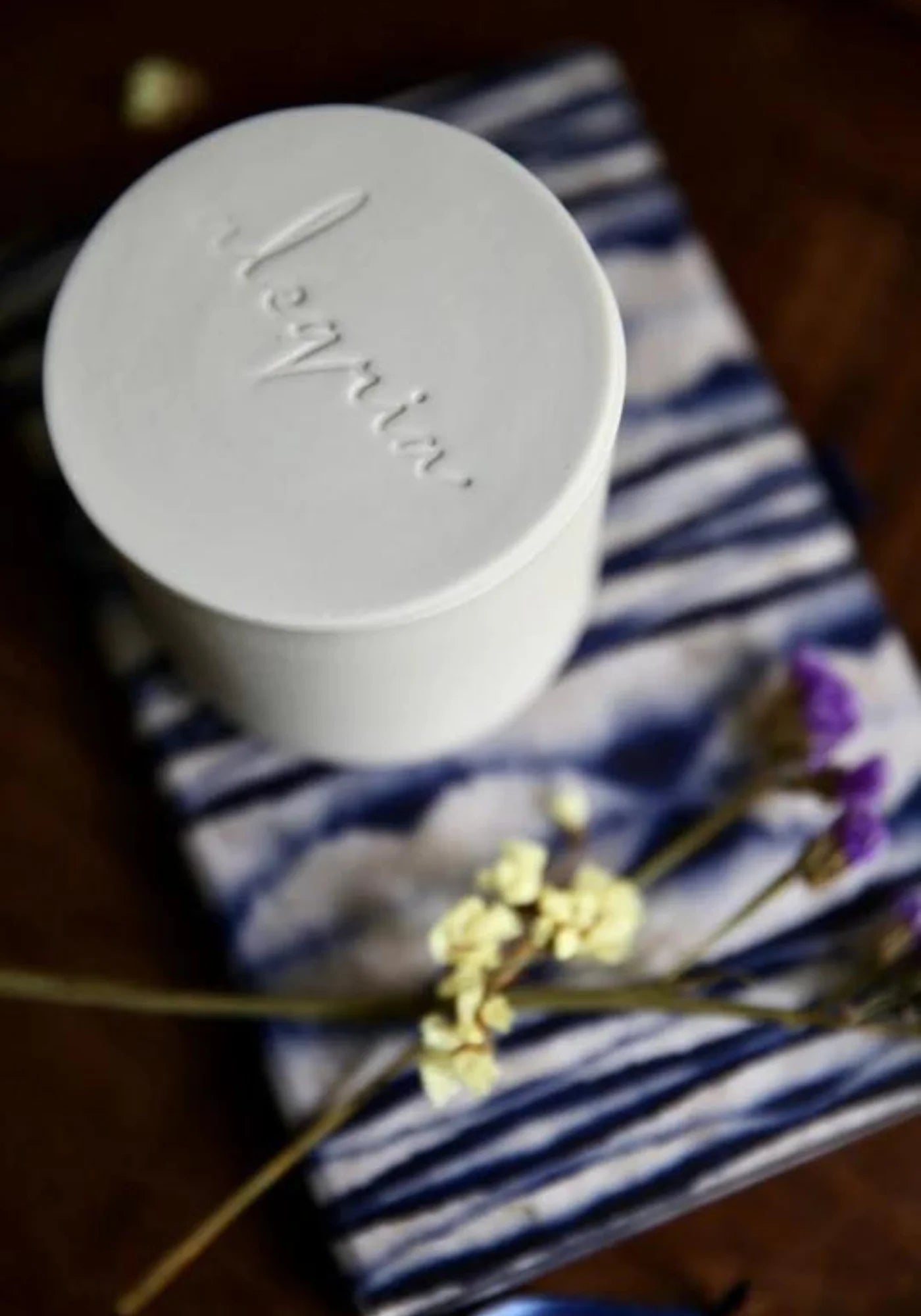 La bougie en porcelaine fleur d'oranger de chez Luz