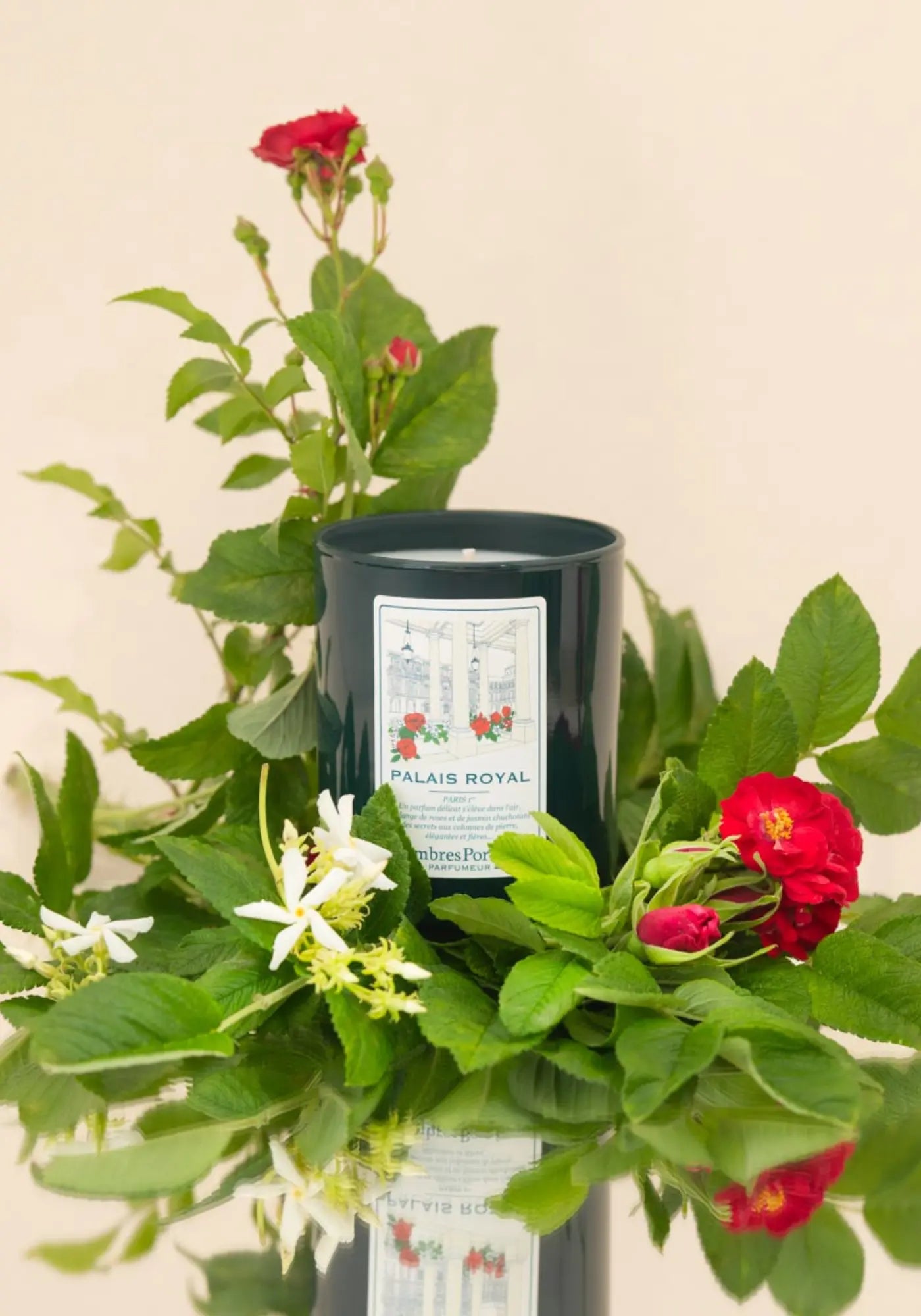 La bougie parfumée Parisienne Palais Royal de chez Ombres Portées