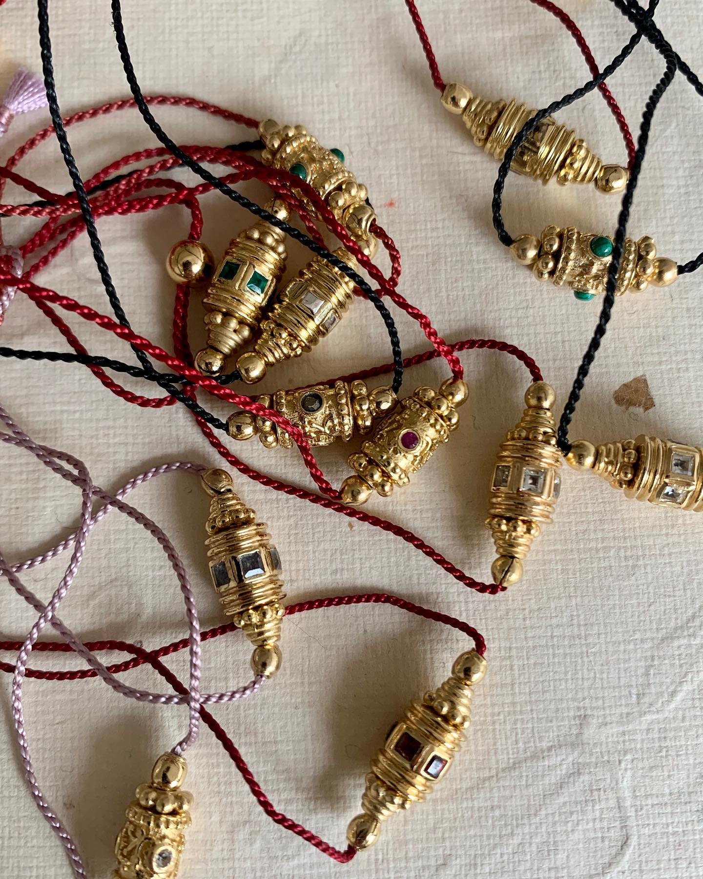 bracelets-fil-rakhi-bijoux-femme-dorothee-sausset-cigoire