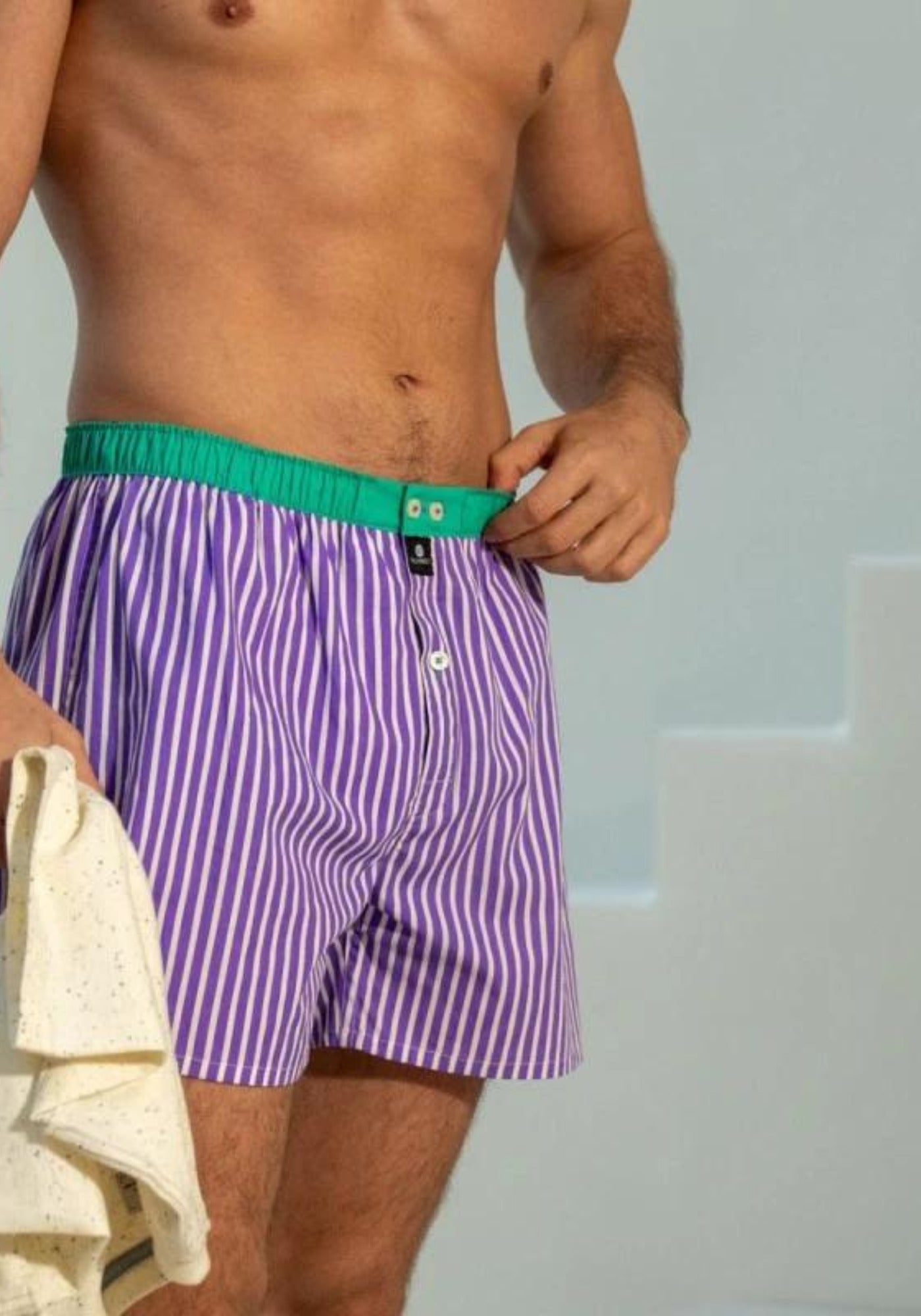 L'homme porte le caleçon coton bio Magnifique de chez Billybelt