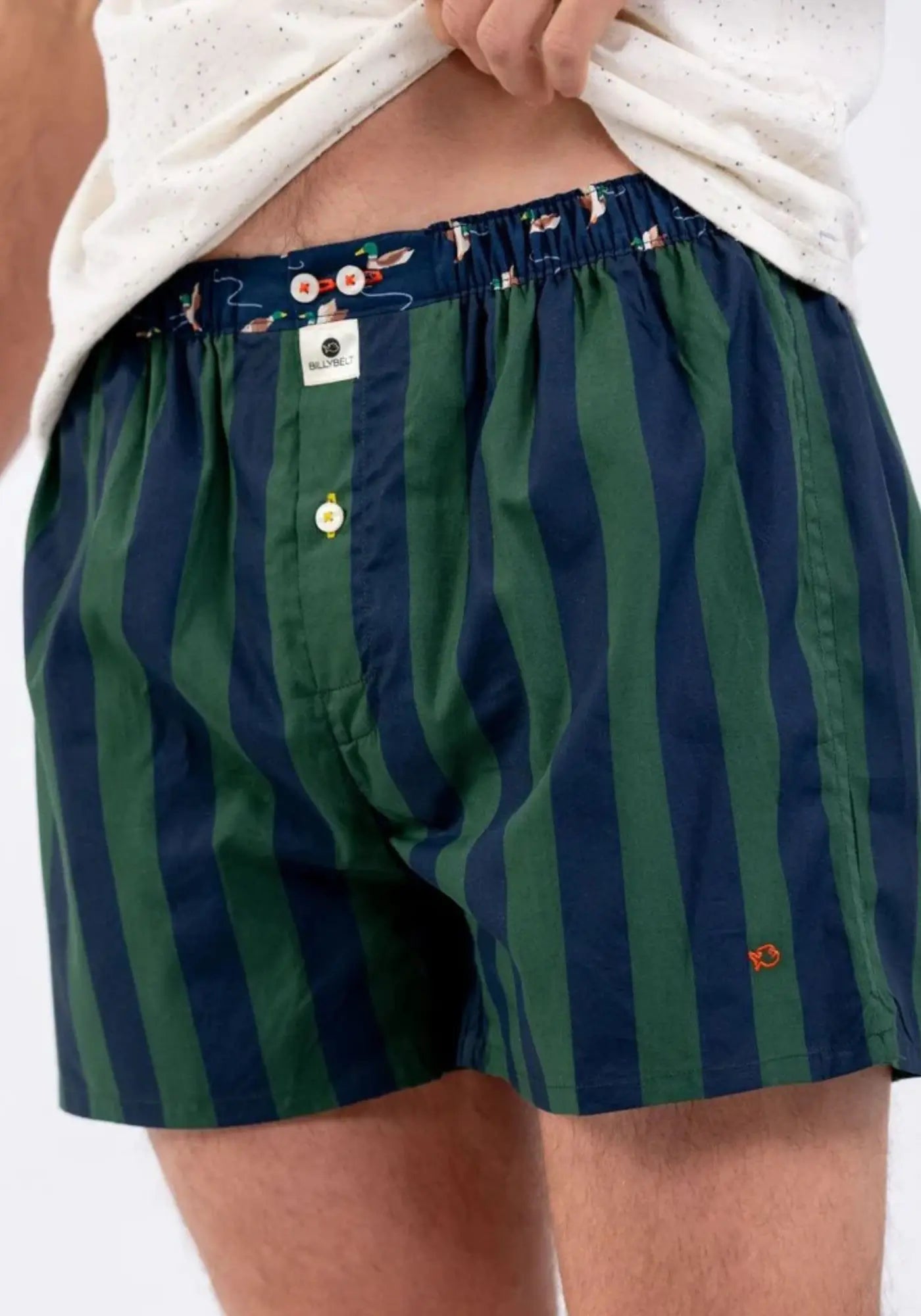 L'homme porte le caleçon coton bio Polo de chez Billy Belt