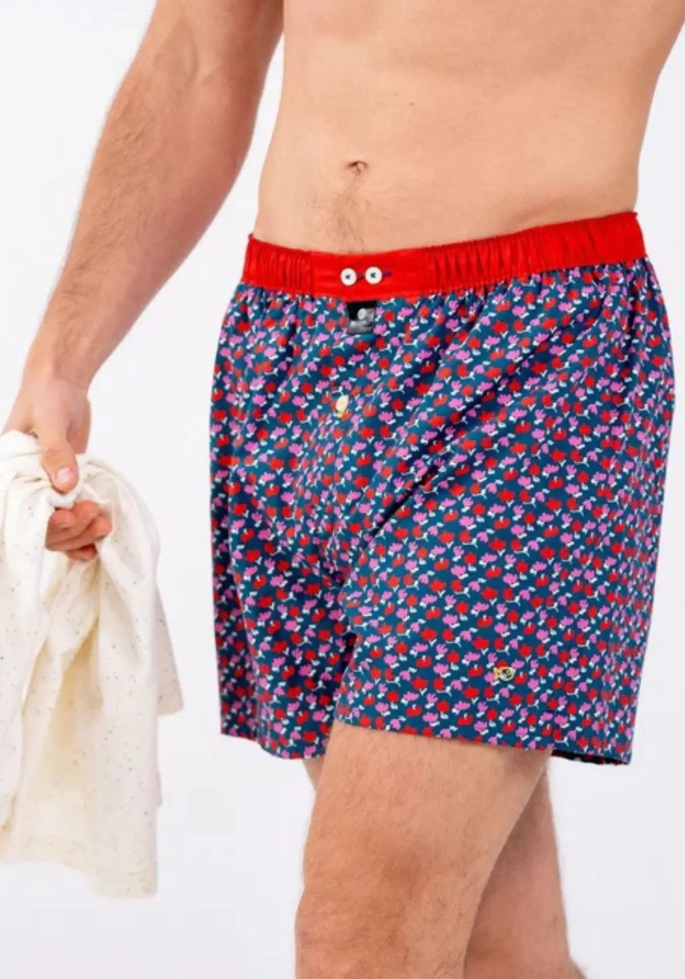 L'homme porte le caleçon coton bio Tululup de chez Billy Belt