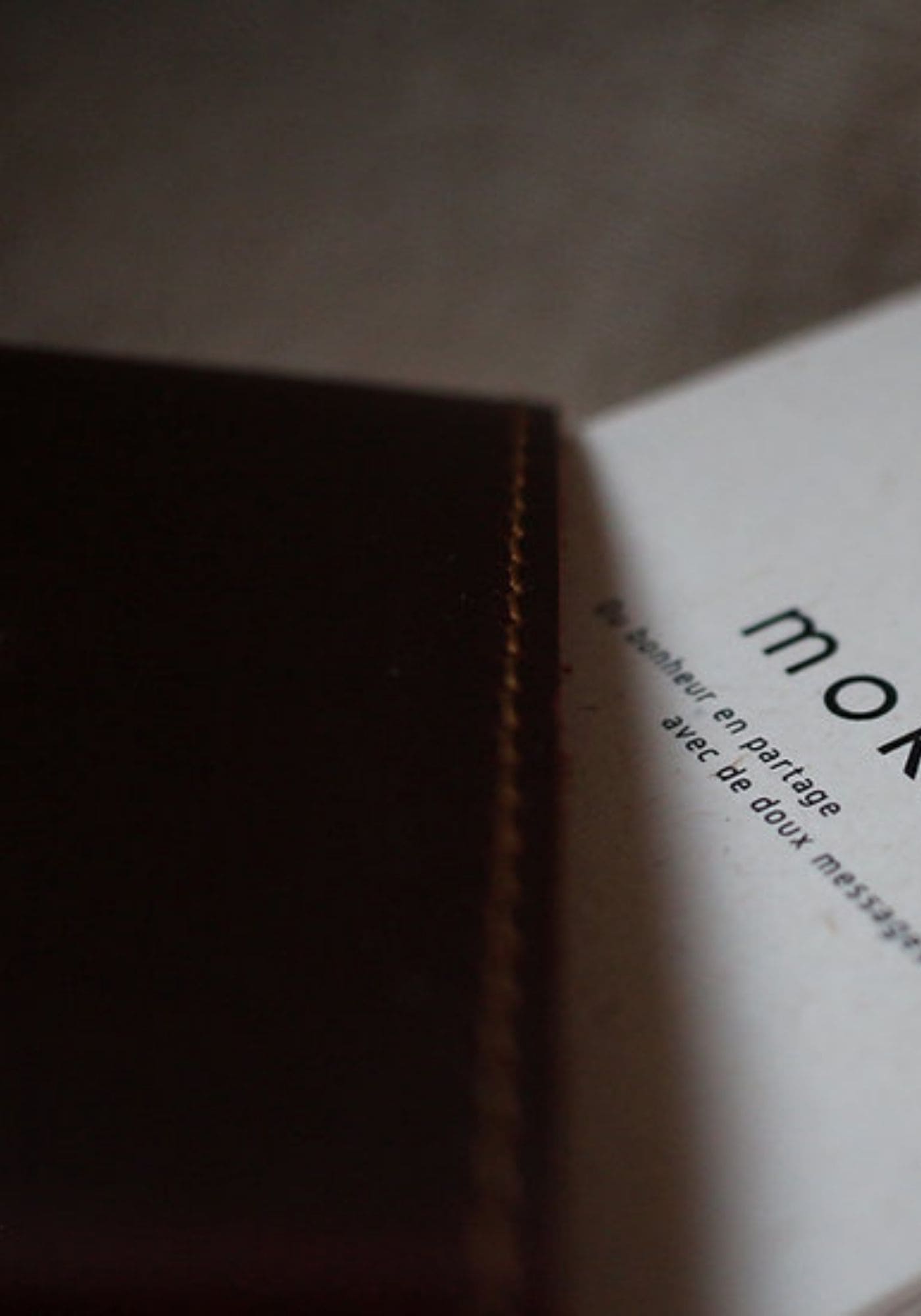 coffret-cartes-moki-etui-cuir-narrature-poesie-illustration-recycle