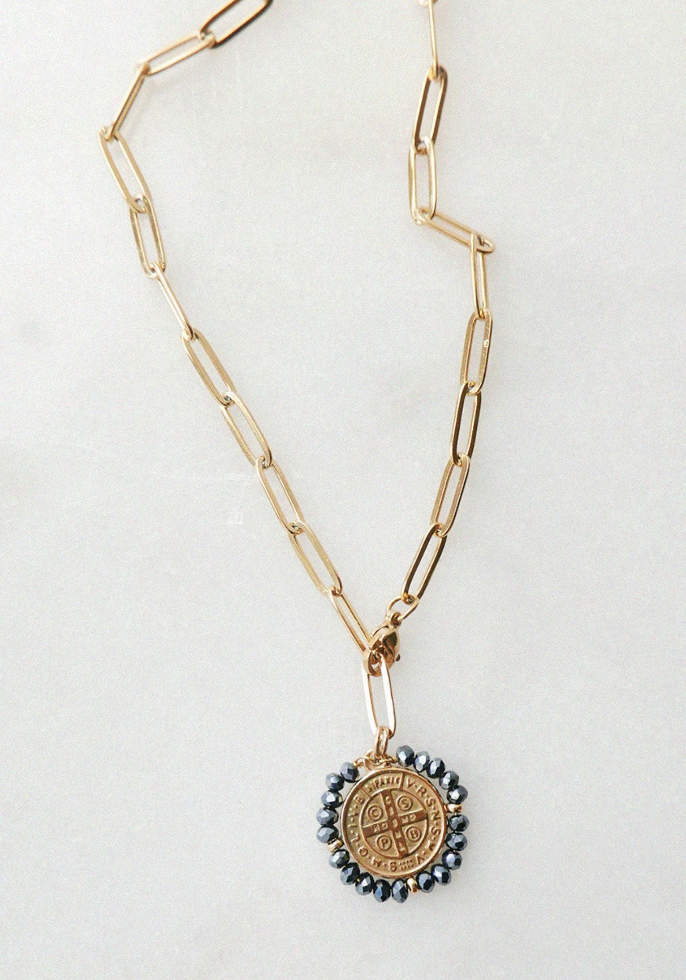 collier-gloria-hematite-cote-2-fancy-palas