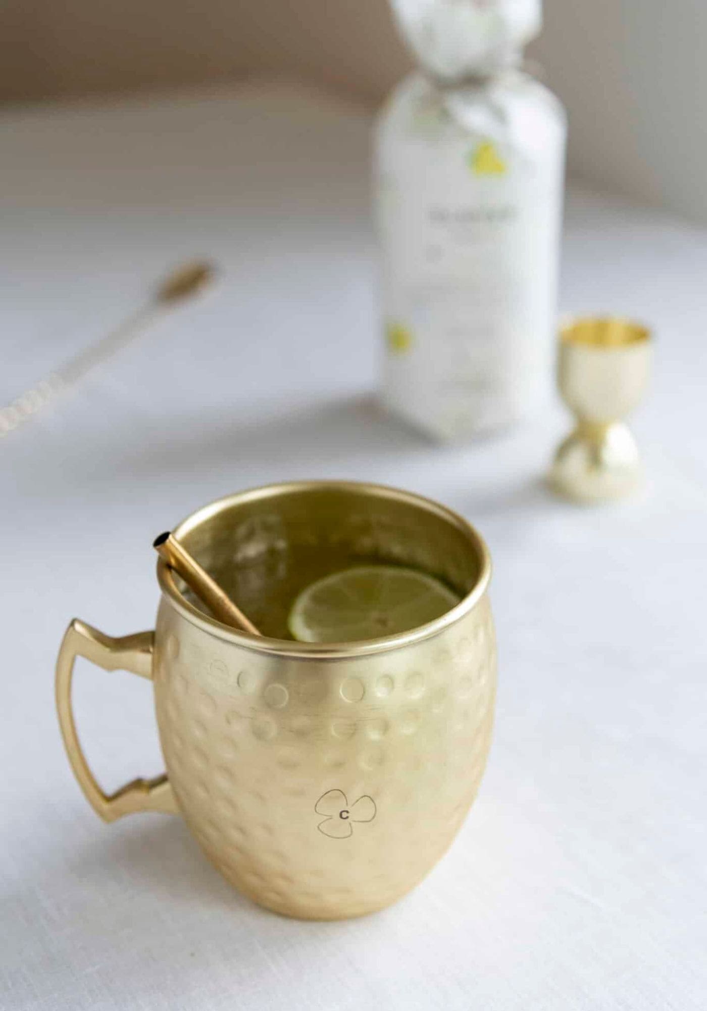 coupe-mule-clover-gin-table