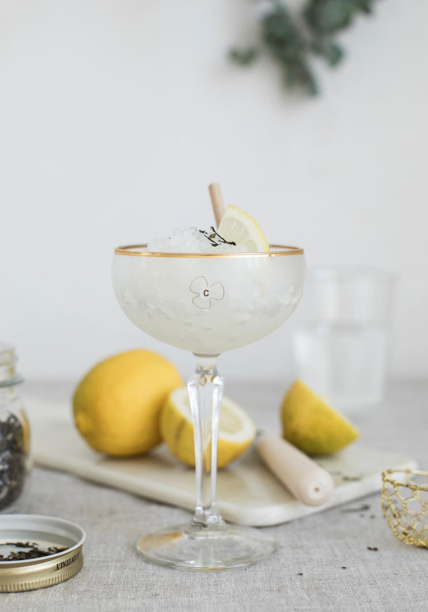 coupe-verre-clover-avec-gin-clover-gin-decor