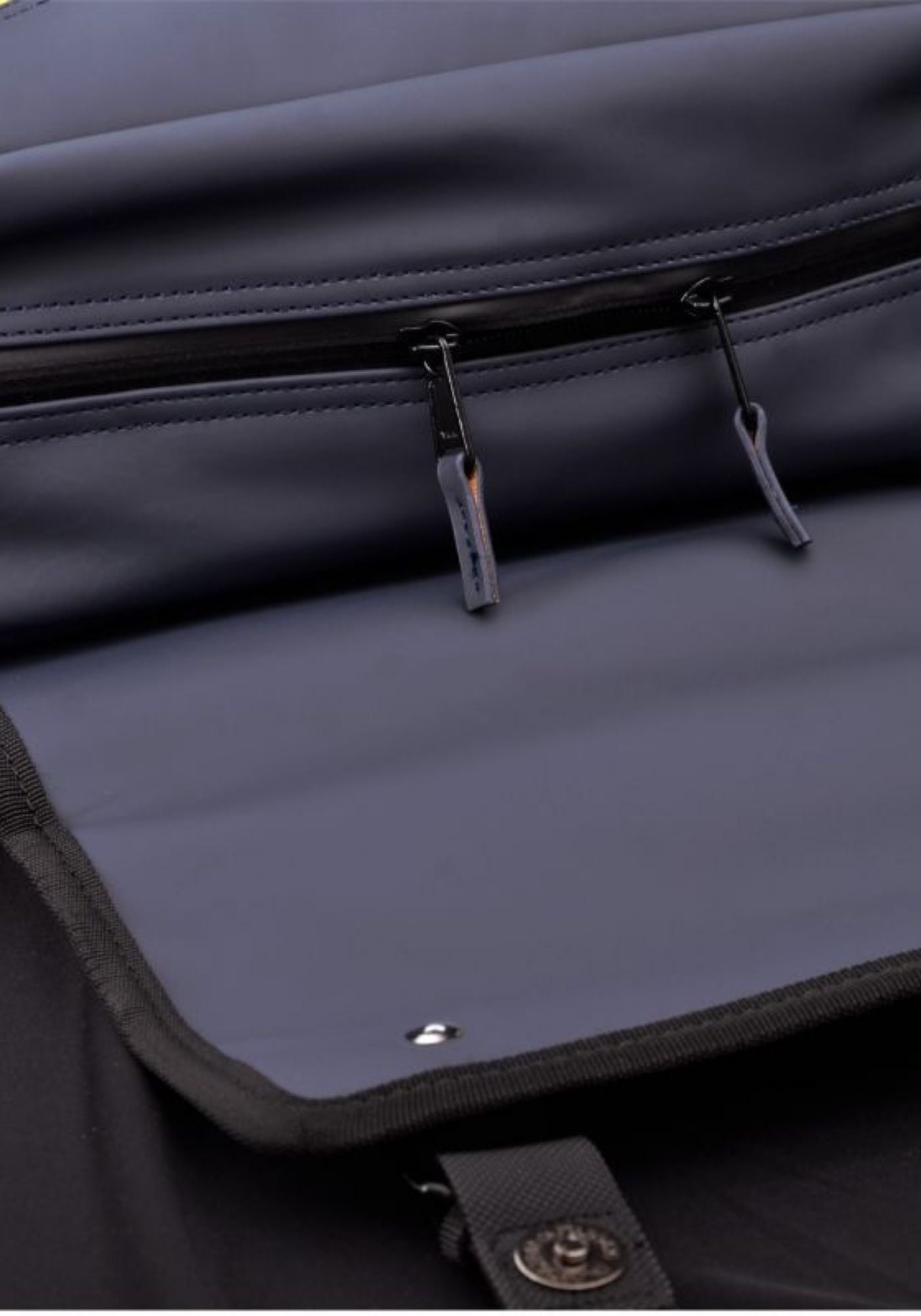 fermeture-sac-a-dos-rectangulaire-bleu-marine-billyblet