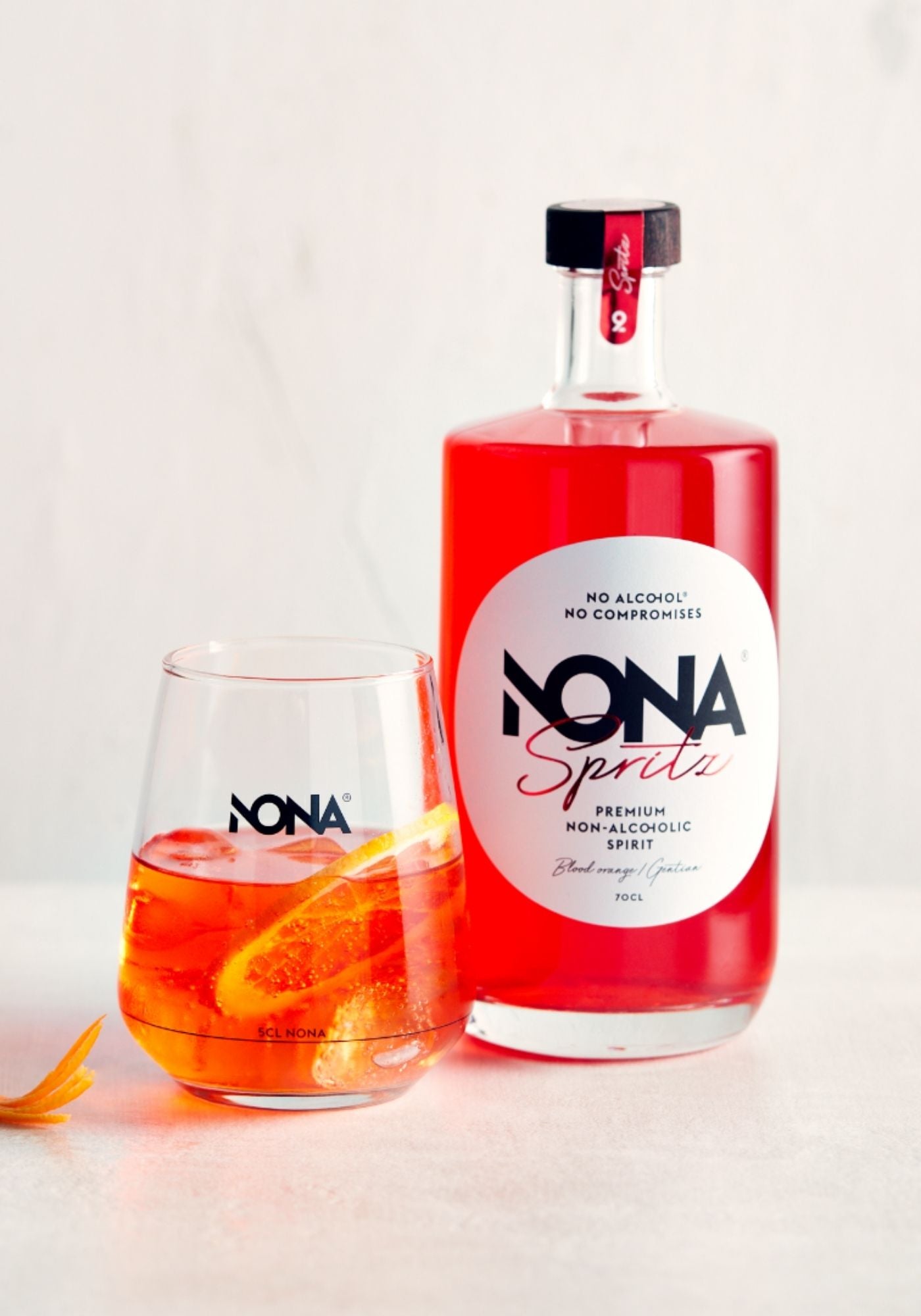 nona-spritz-bouteille-70cl-et-verre-presentation-nona-drinks