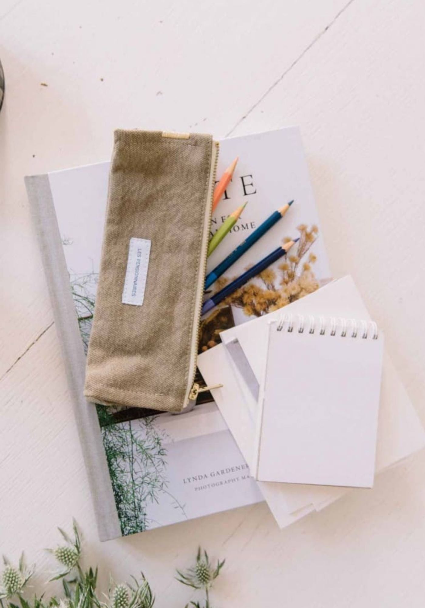 trousse-a-crayon-en-toile-de-coton-bio-vert-tilleul