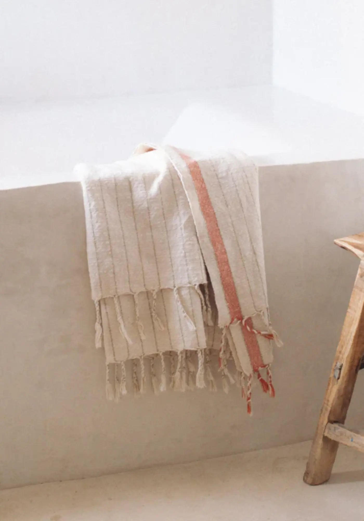 La towel serviette bahia coral de chez Mizar and Alcor