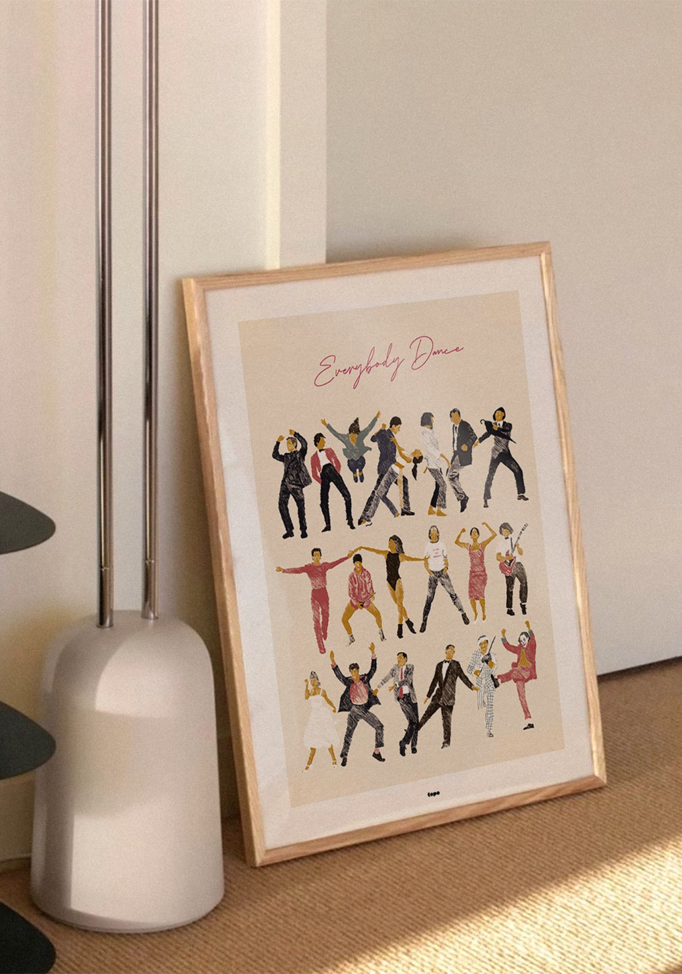 L'affiche illustration Everybody Dance en 21x30 cm de chez Studio Topo posée au sol contre un mur
