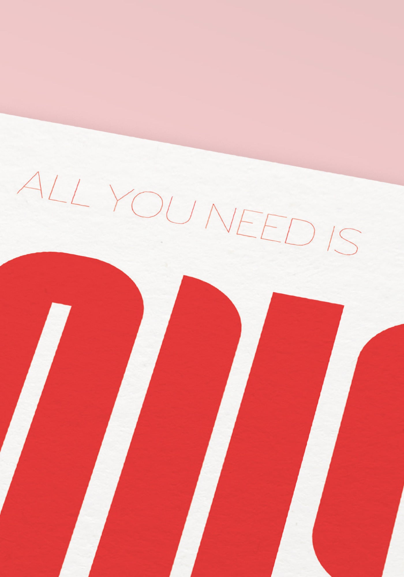 Zoom sur la typographie de l'affiche "All you need is love" en 21x30 cm de chez Studio Topo