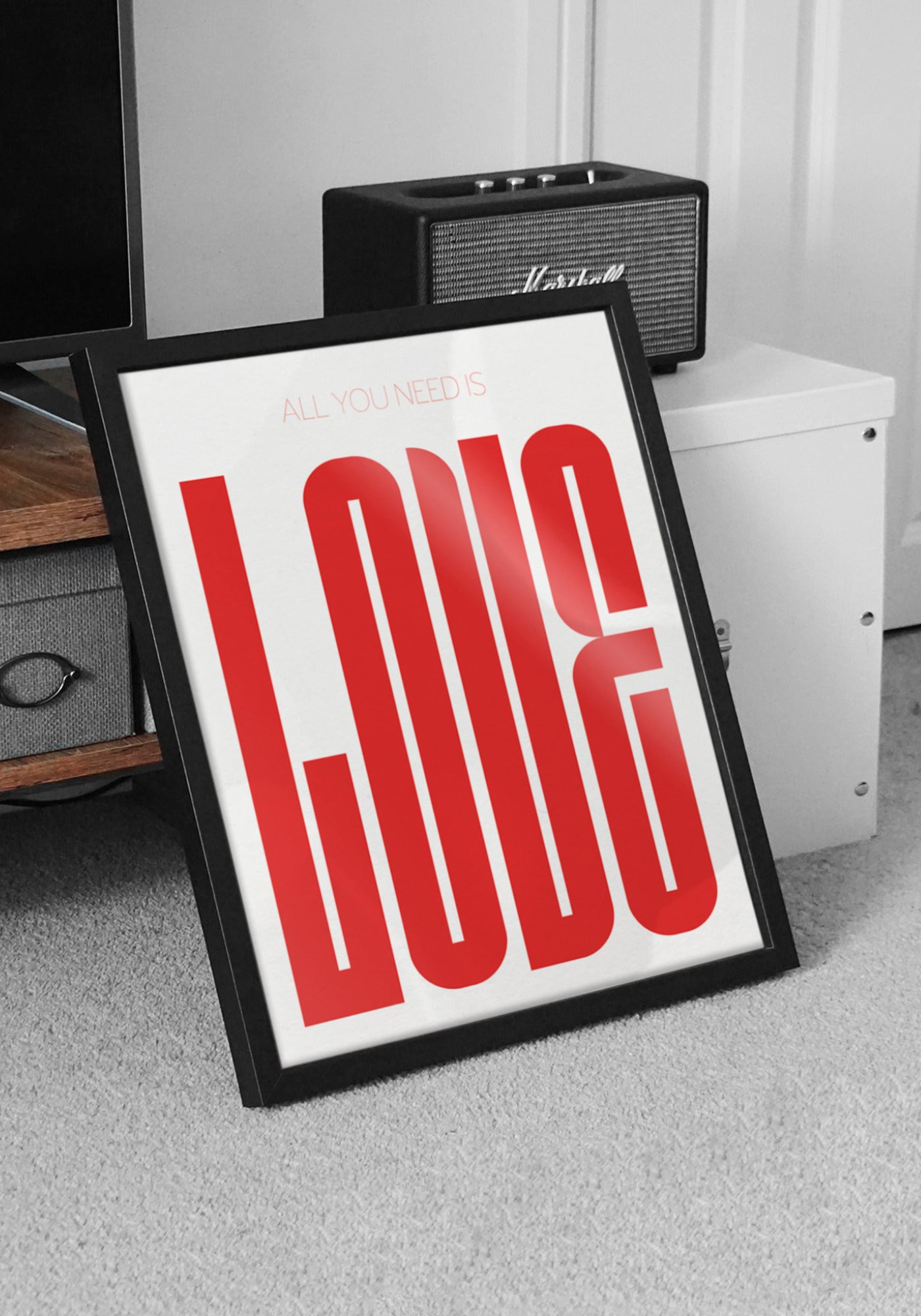 L'affiche typographique "All you need is love" en 21x30 cm de chez Studio Topo