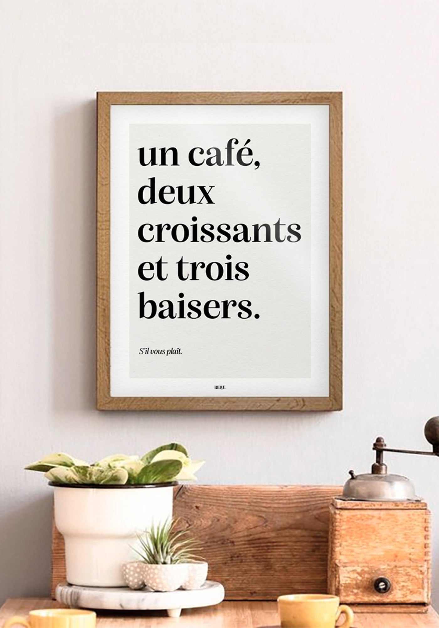 L'affiche typographique "Un café, deux croissants et trois baisers" en 21x30 cm et 30x40 cm de chez Studio Topo