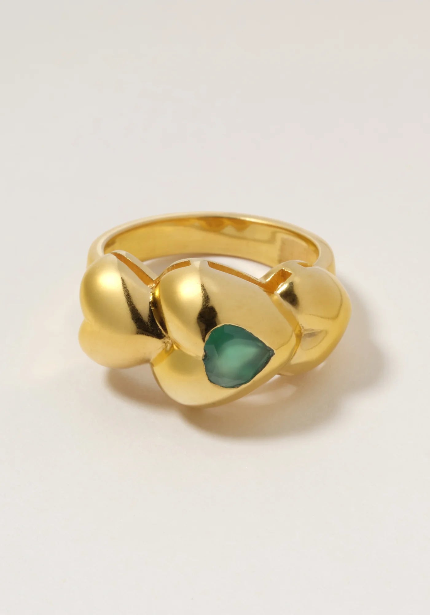 La bague Joli Coeur onyx vert pour femme de chez Ucciani