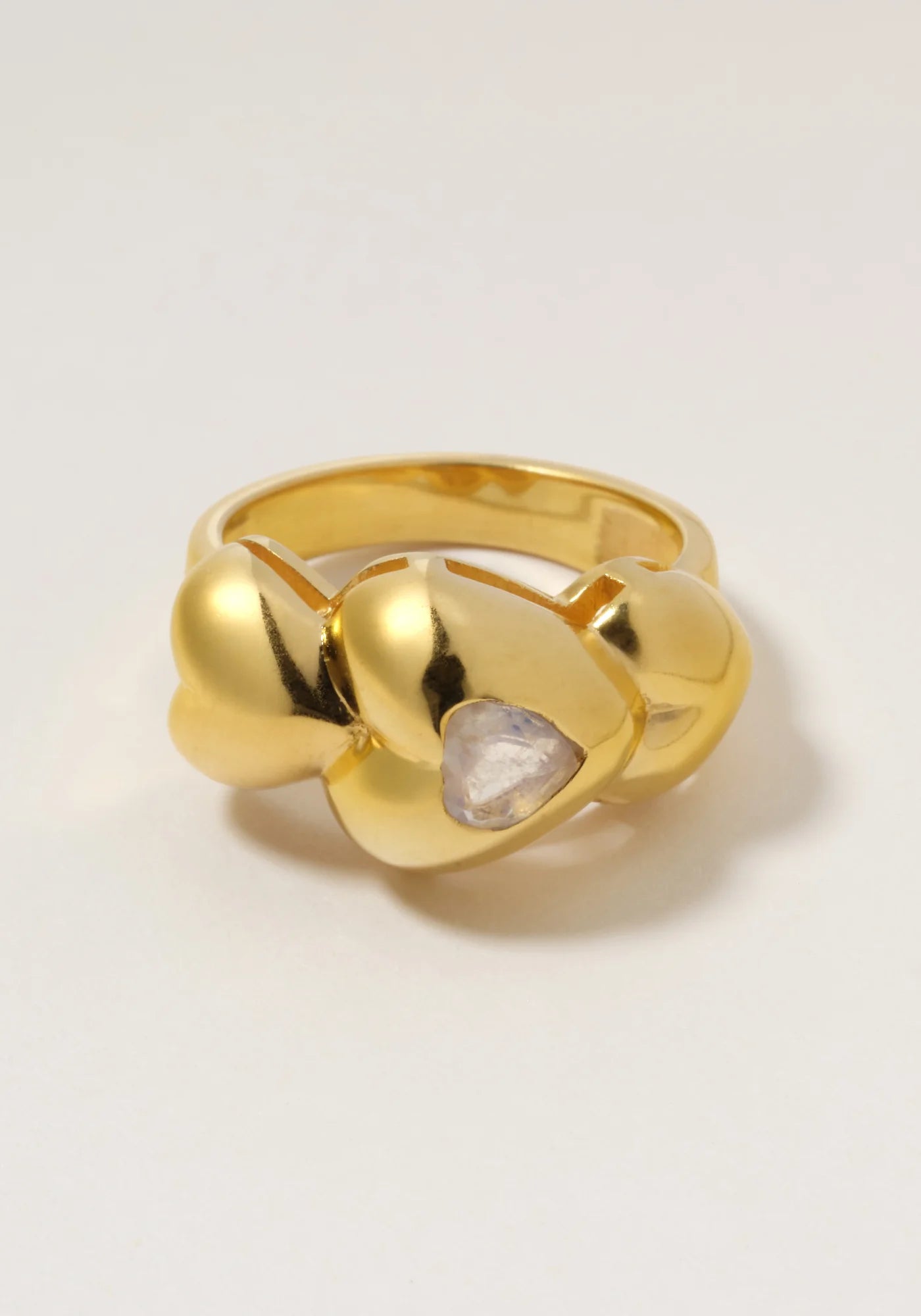 La bague Joli Coeur pierre de lune pour femme de chez Ucciani