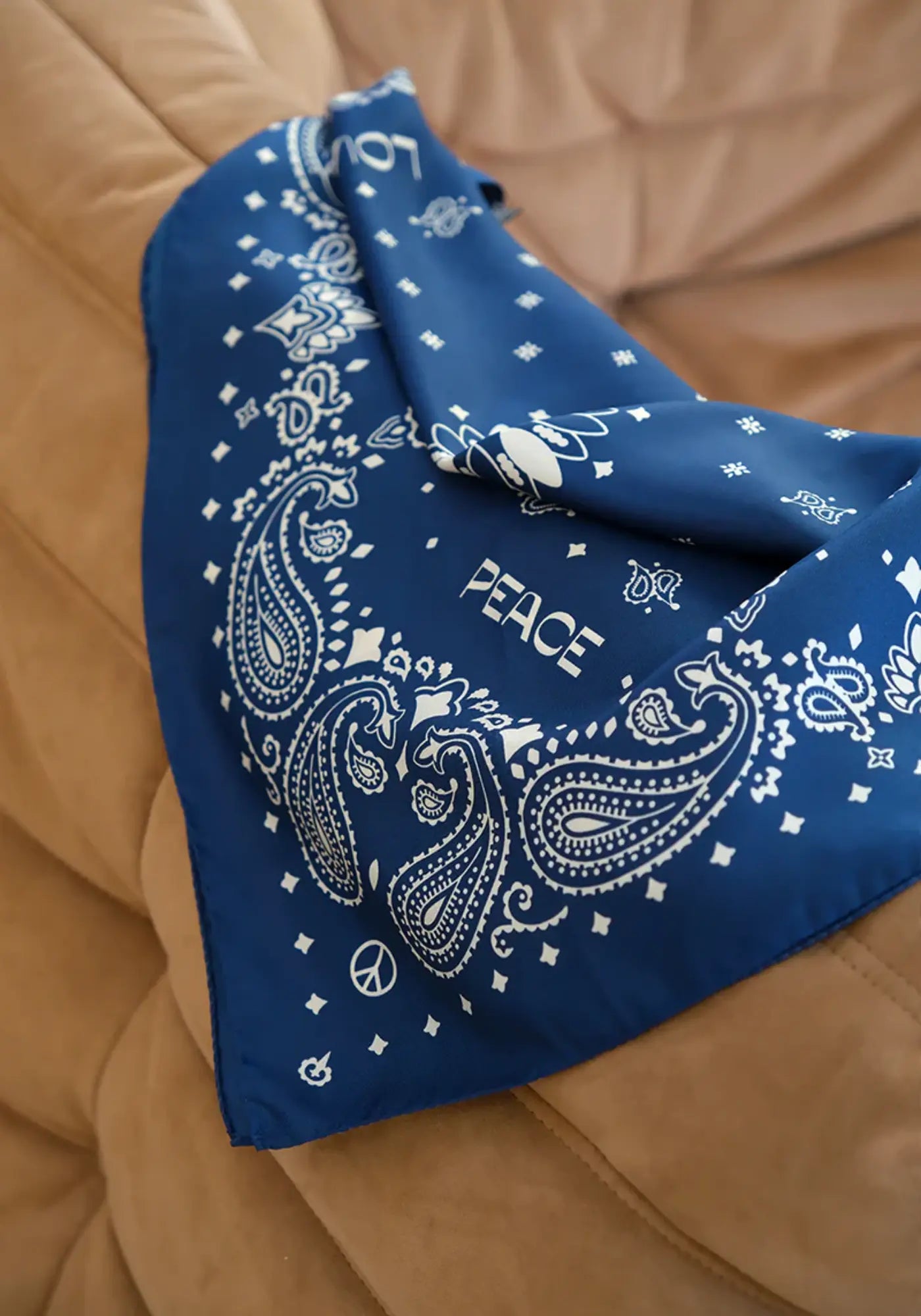 Le bandana silk 70 navy de chez Antan Créations