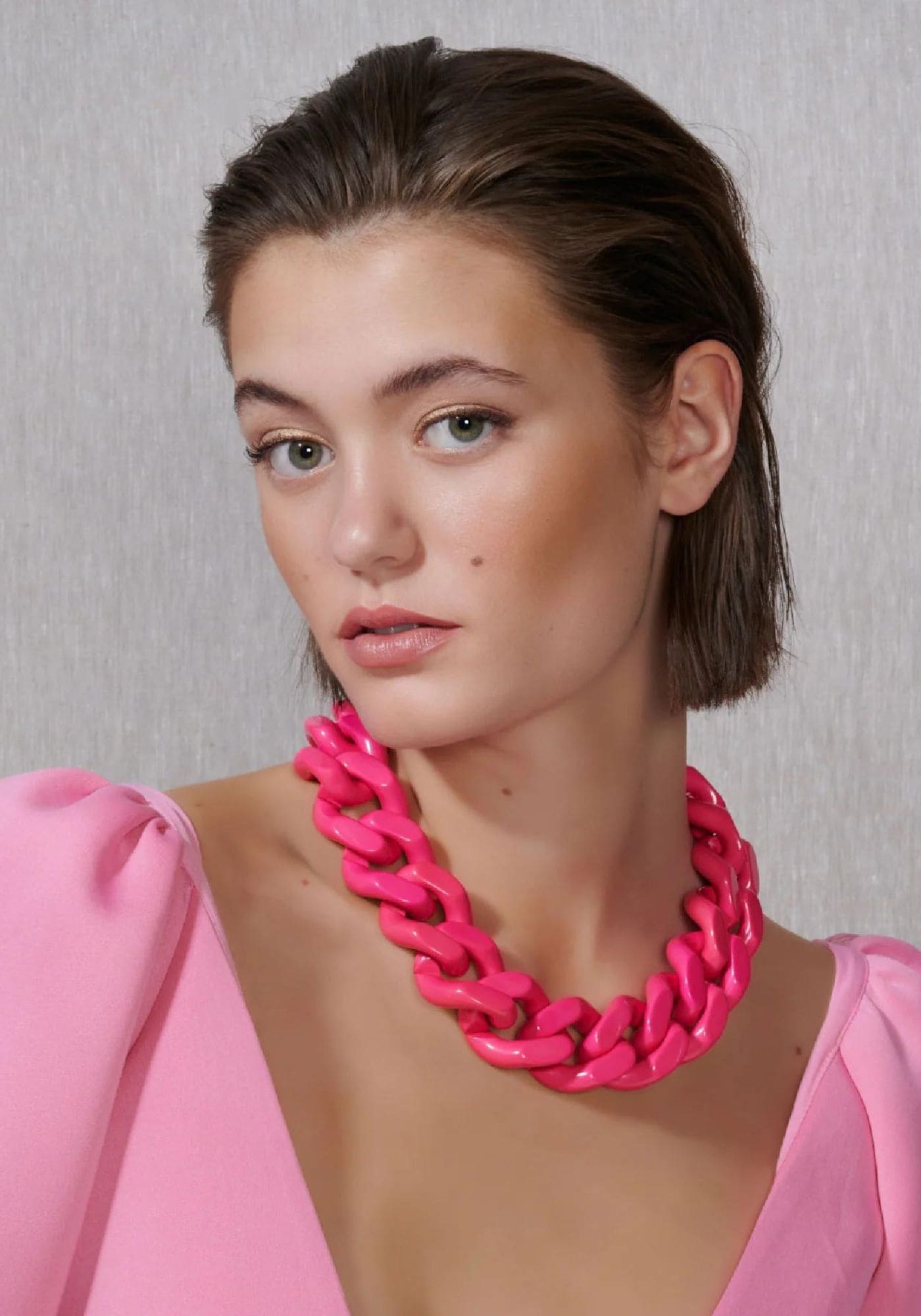 big-flat-chain-necklace-collier-femme-porte-rose-pink-vanessa-baroni