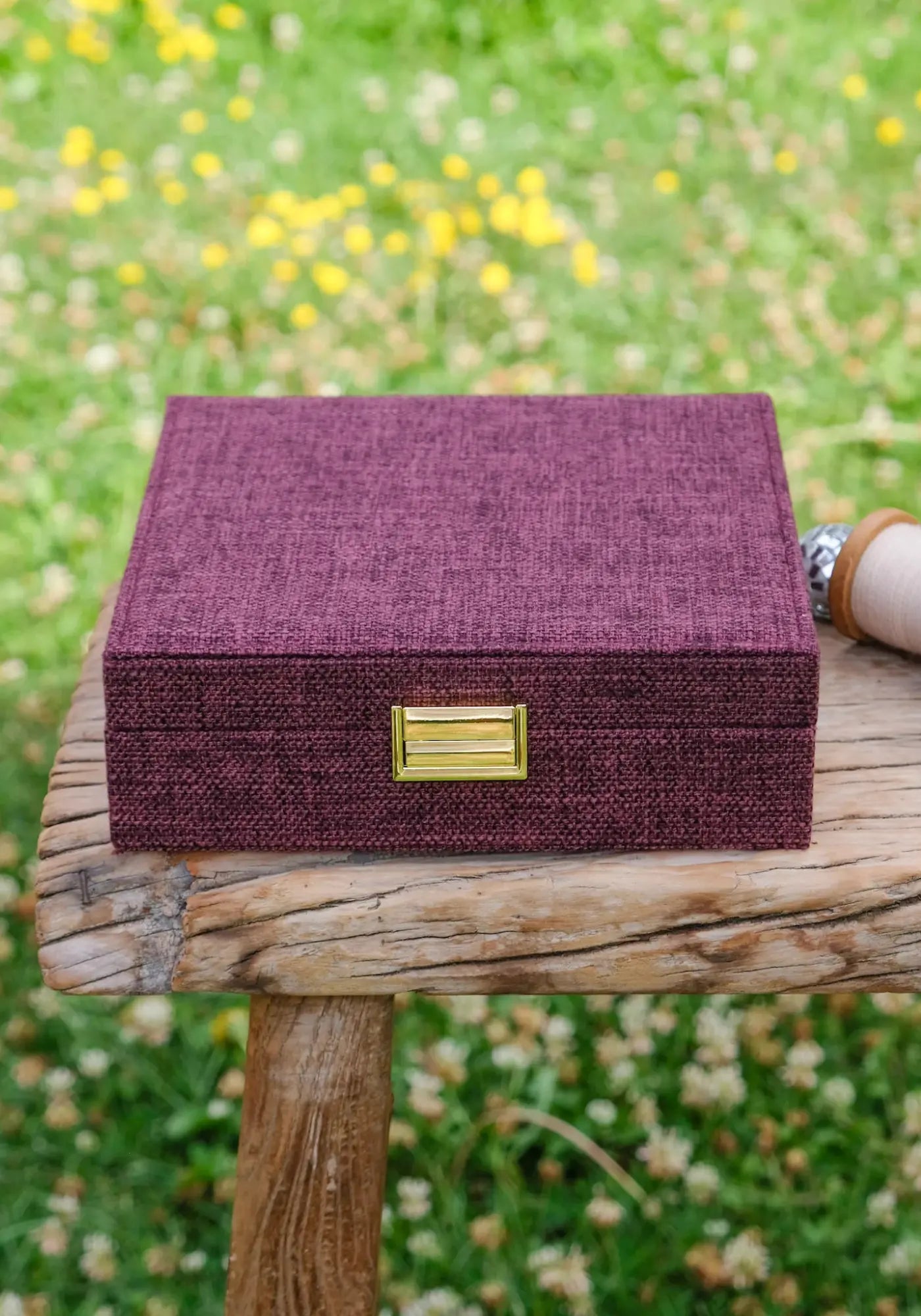 La boite à bijoux Anne lin bordeaux de chez Maison Scarlett