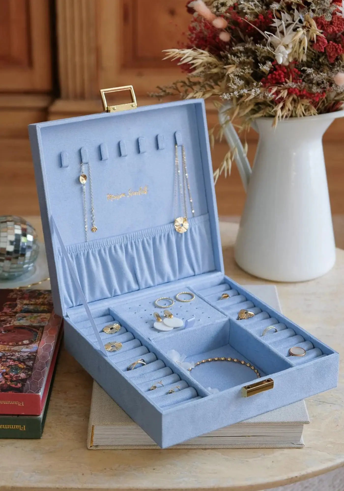 La boite à bijoux Anne velours bleu ciel de chez Maison Scarlett