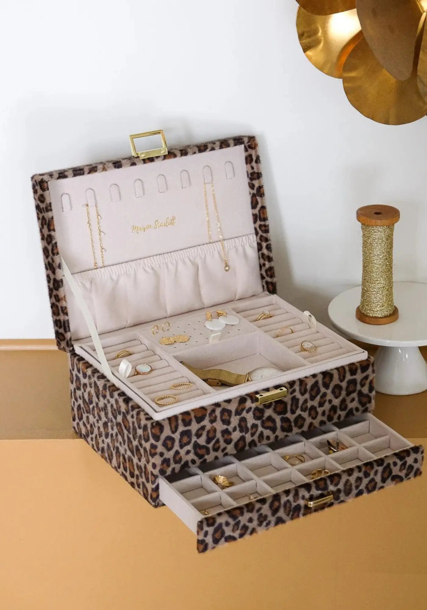 La boîte à bijoux Denise léopard de chez Maison Scarlett