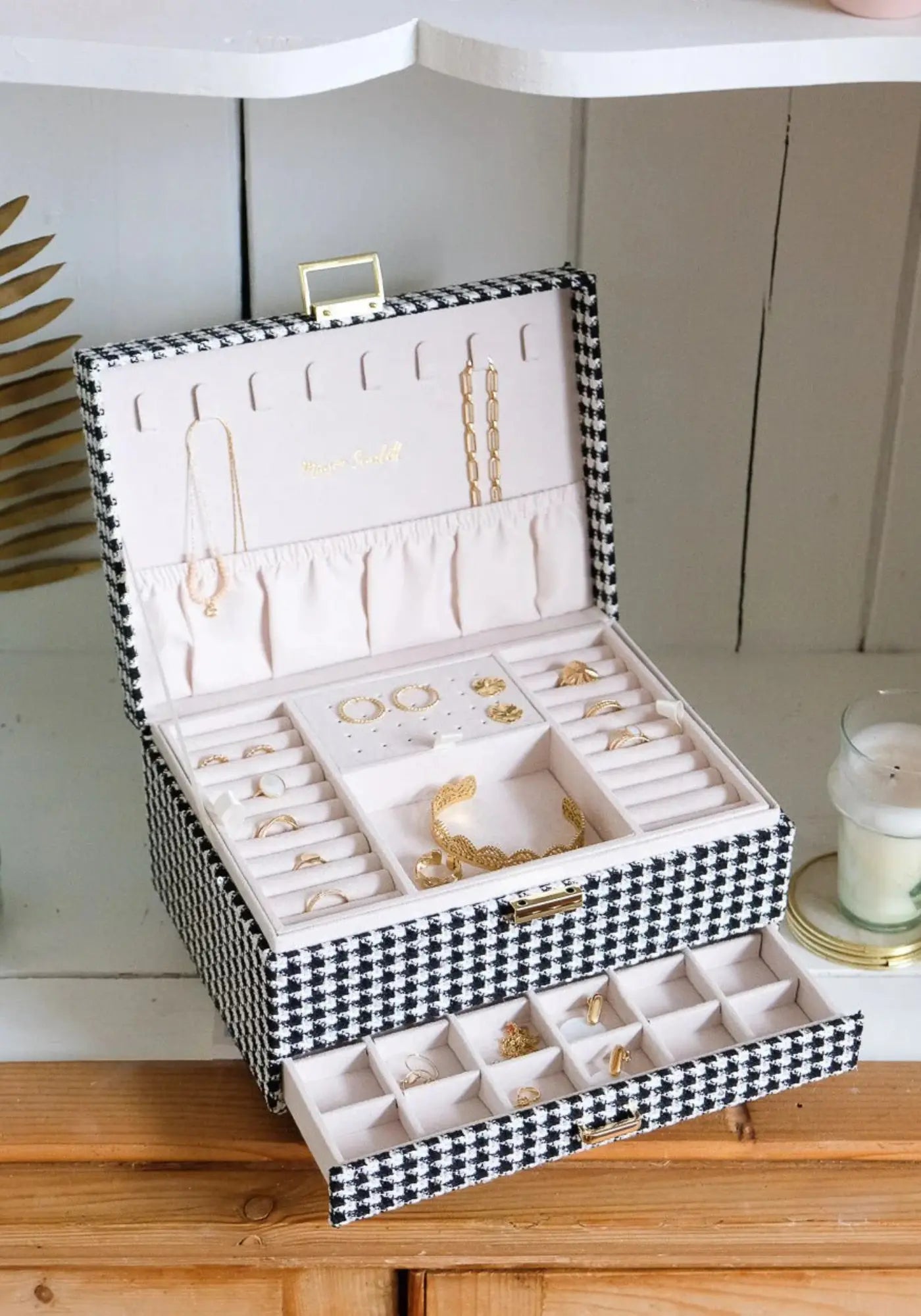 La boite à bijoux Denise pied de poule noir de chez Maison Scarlett