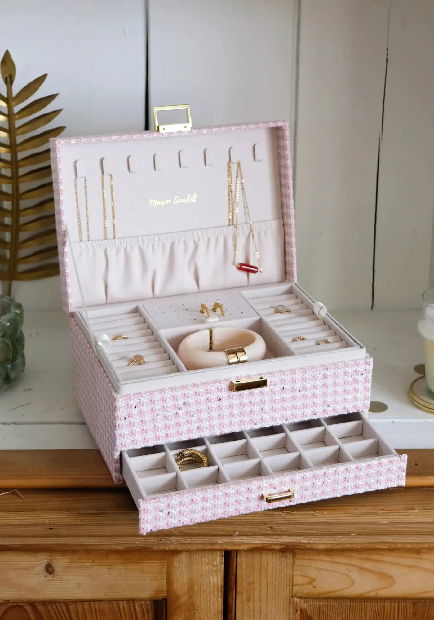 La boite à bijoux Denise pied de poule rose de chez Maison Scarlett