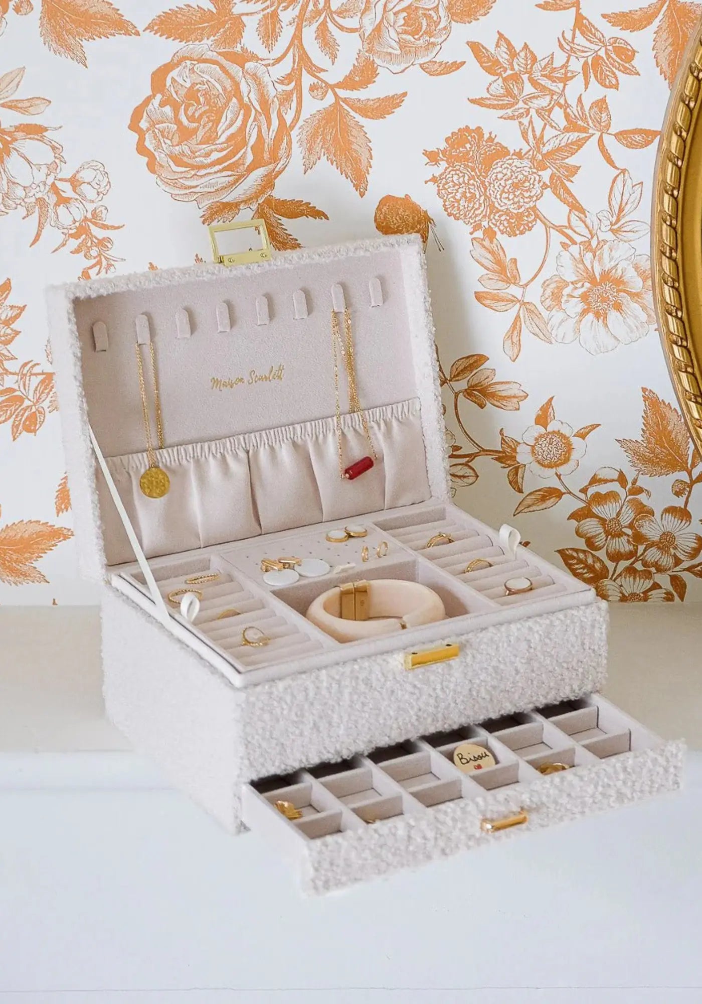 La boîte à bijoux Denise teddy blanc de chez Maison Scarlett