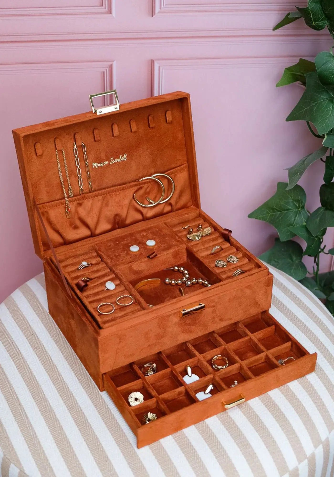 La boite à bijoux Denise velours camel de chez Maison Scarlett