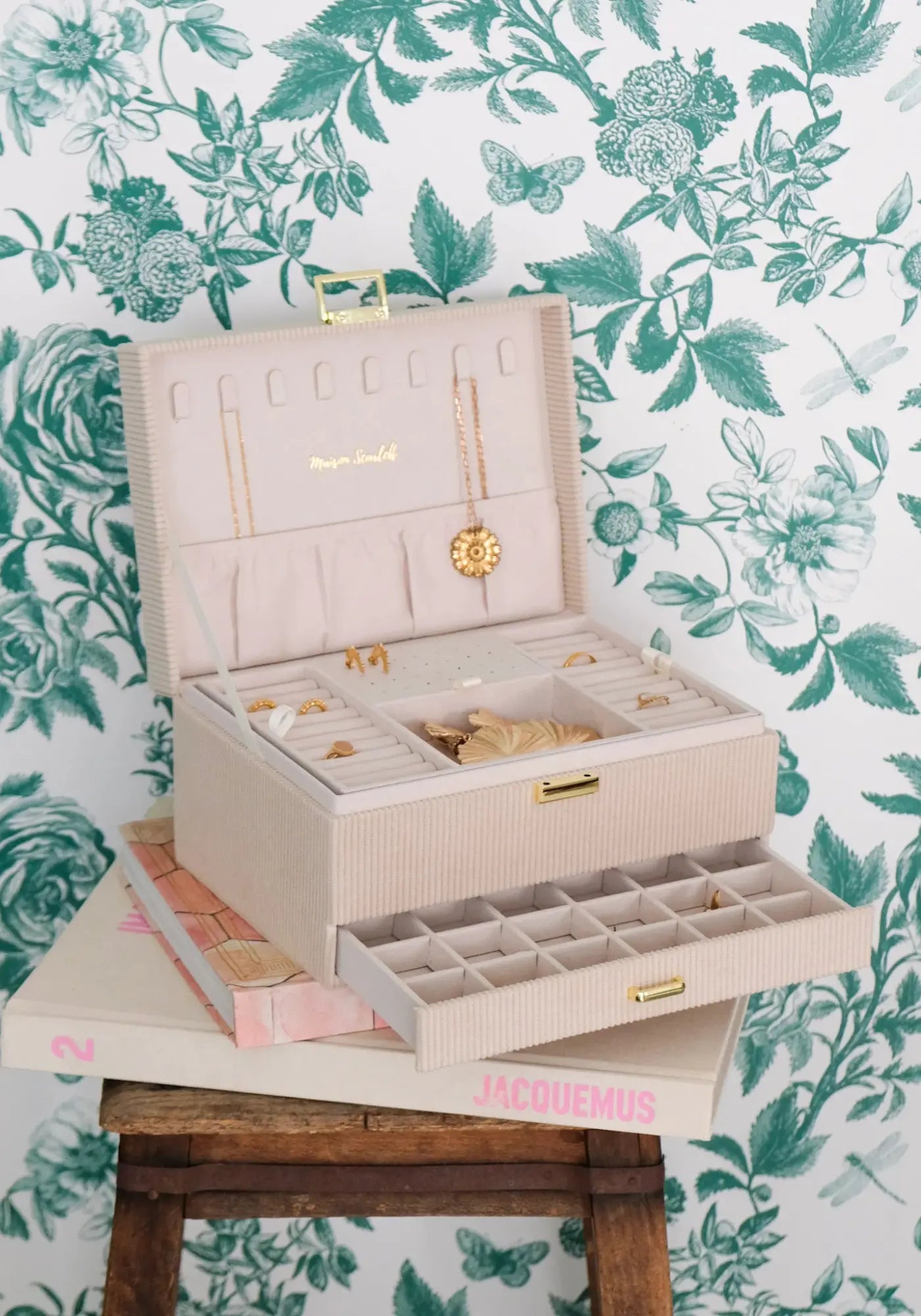 La boite à bijoux Denise velours côtelé beige de chez Maison Scarlett