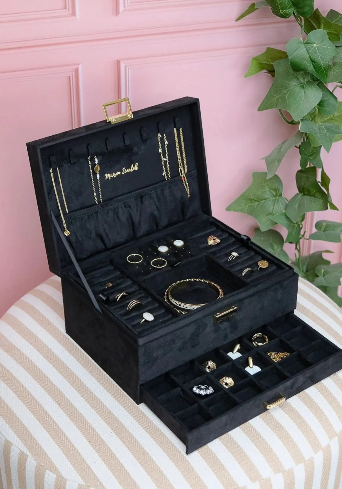 La boîte à bijoux Denise velours noir de chez Maison Scarlett