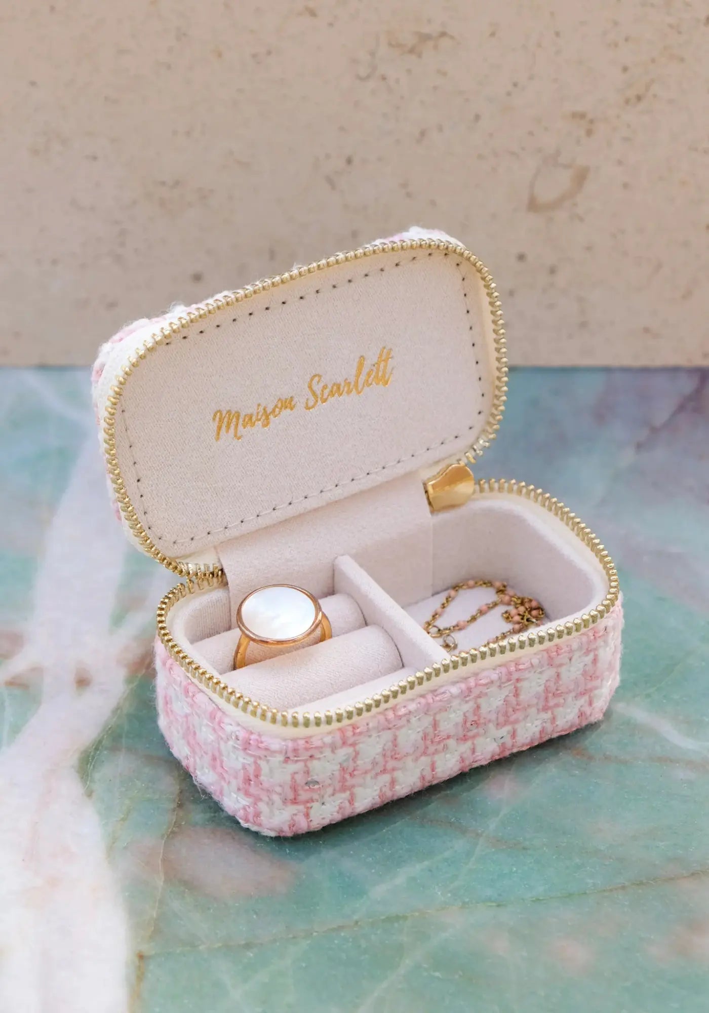 La boite à bijoux Marie pied de poule rose de chez Maison Scarlett