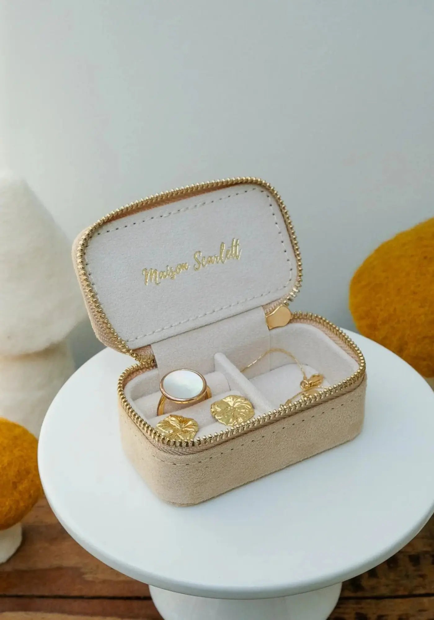 La boite à bijoux Marie velours beige de chez Maison Scarlett