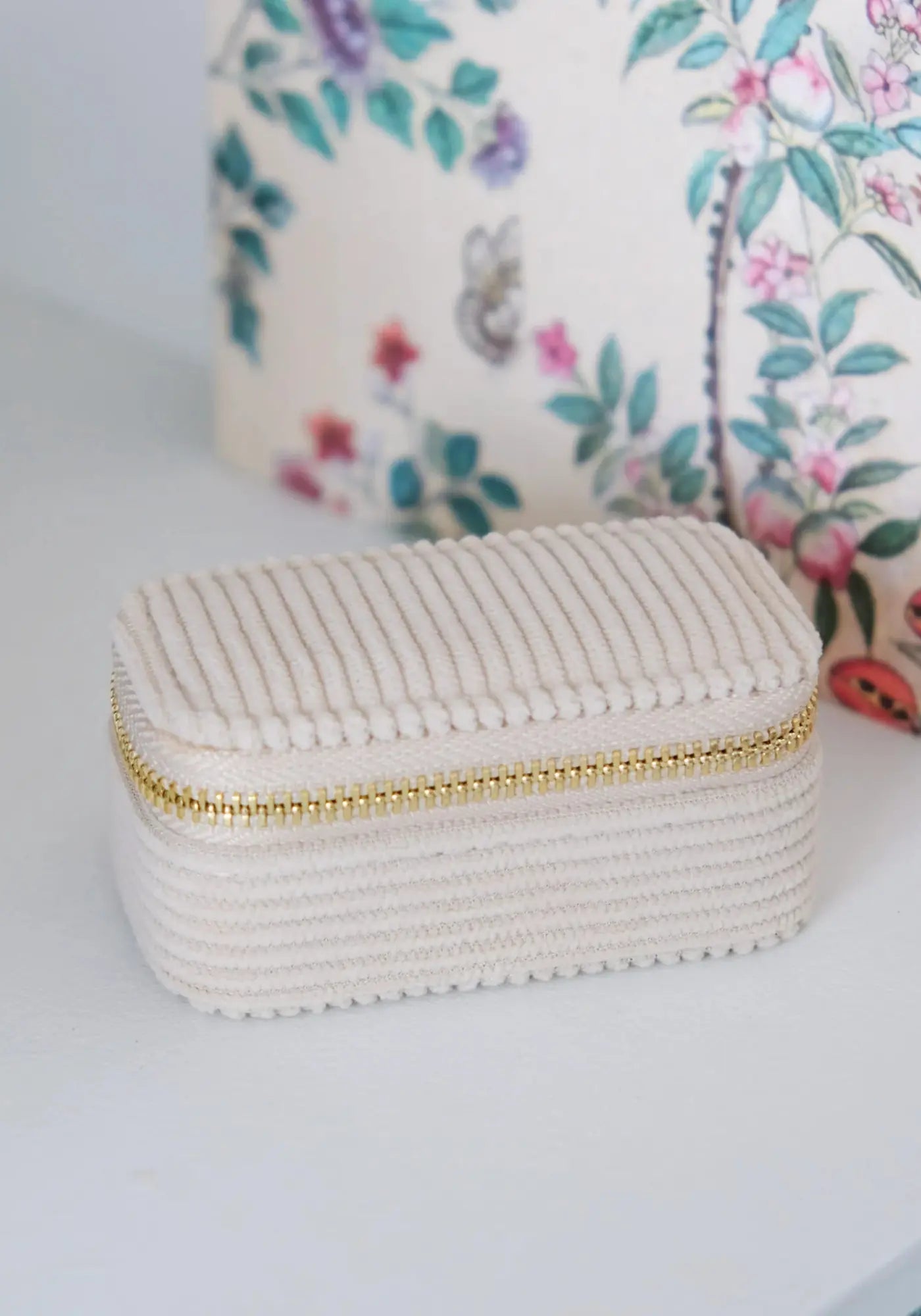 La boite à bijoux Marie velours cotelé beige de chez Maison Scarlett