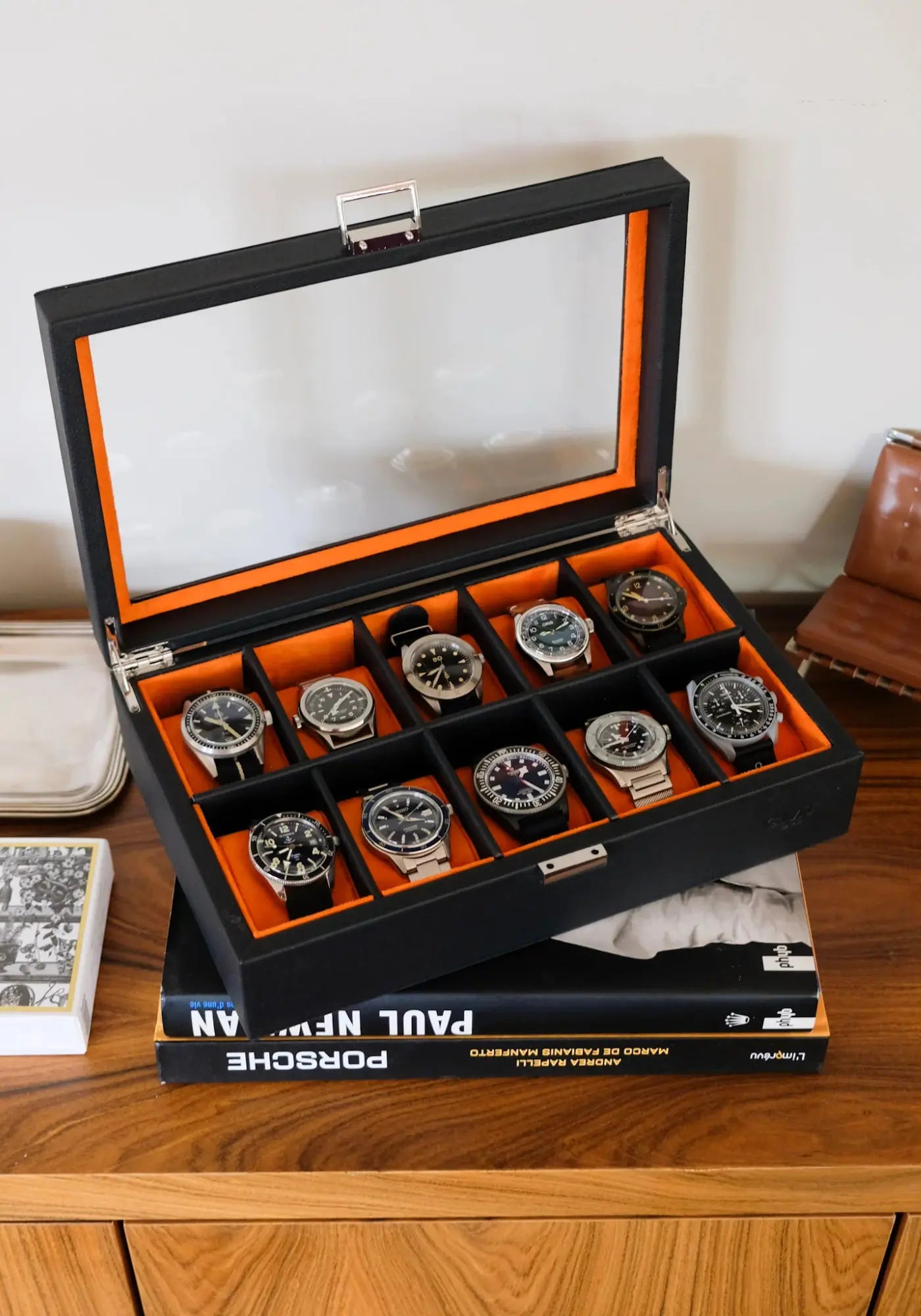 La boite à montres Jean 10 emplacements PU noir velours orange de chez Maison Scarlett
