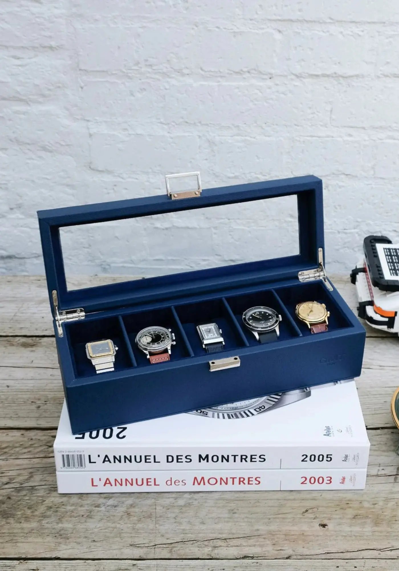 La boite à montres Jean 5 emplacements bleu marine de chez Maison Scarlett