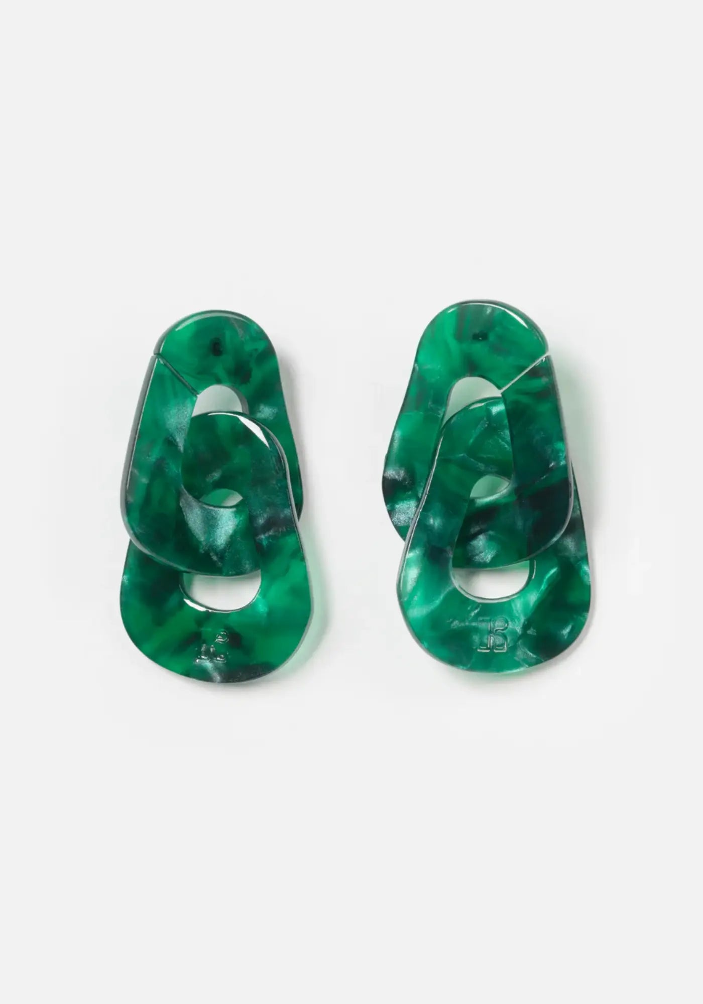 Les boucles d'oreilles maillon vert de chez Kurage Ginza