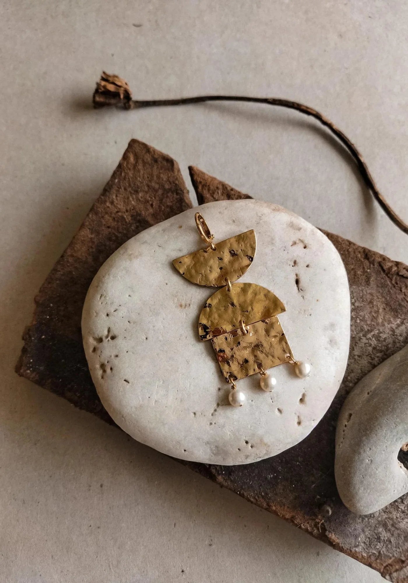 Les boucles d'oreilles Paloma pour femme de chez Maison Soleil