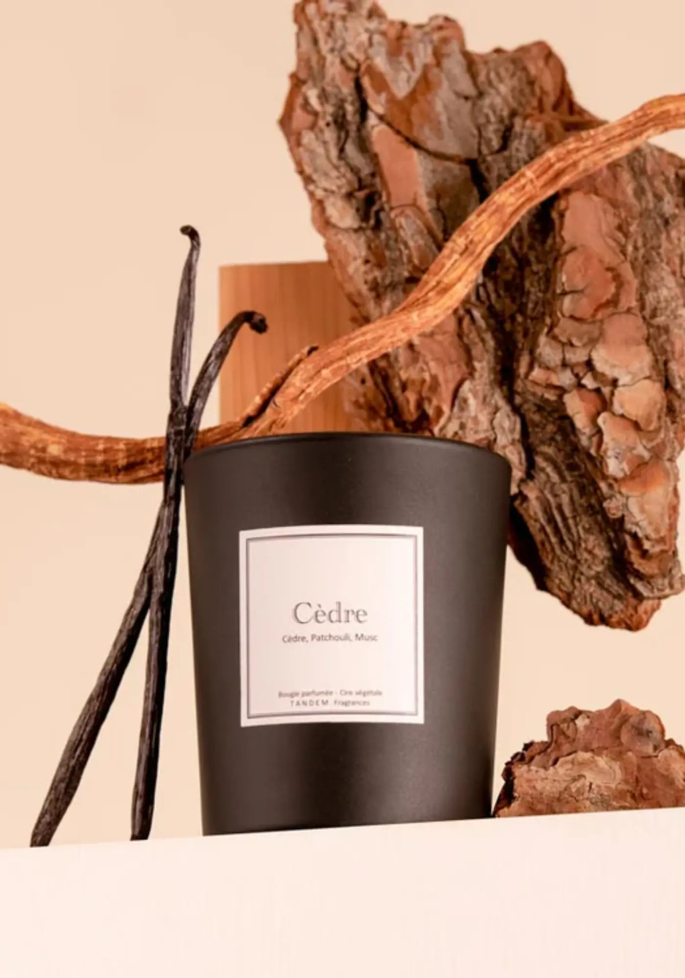 La bougie 180g Cèdre de chez Tandem Fragrances