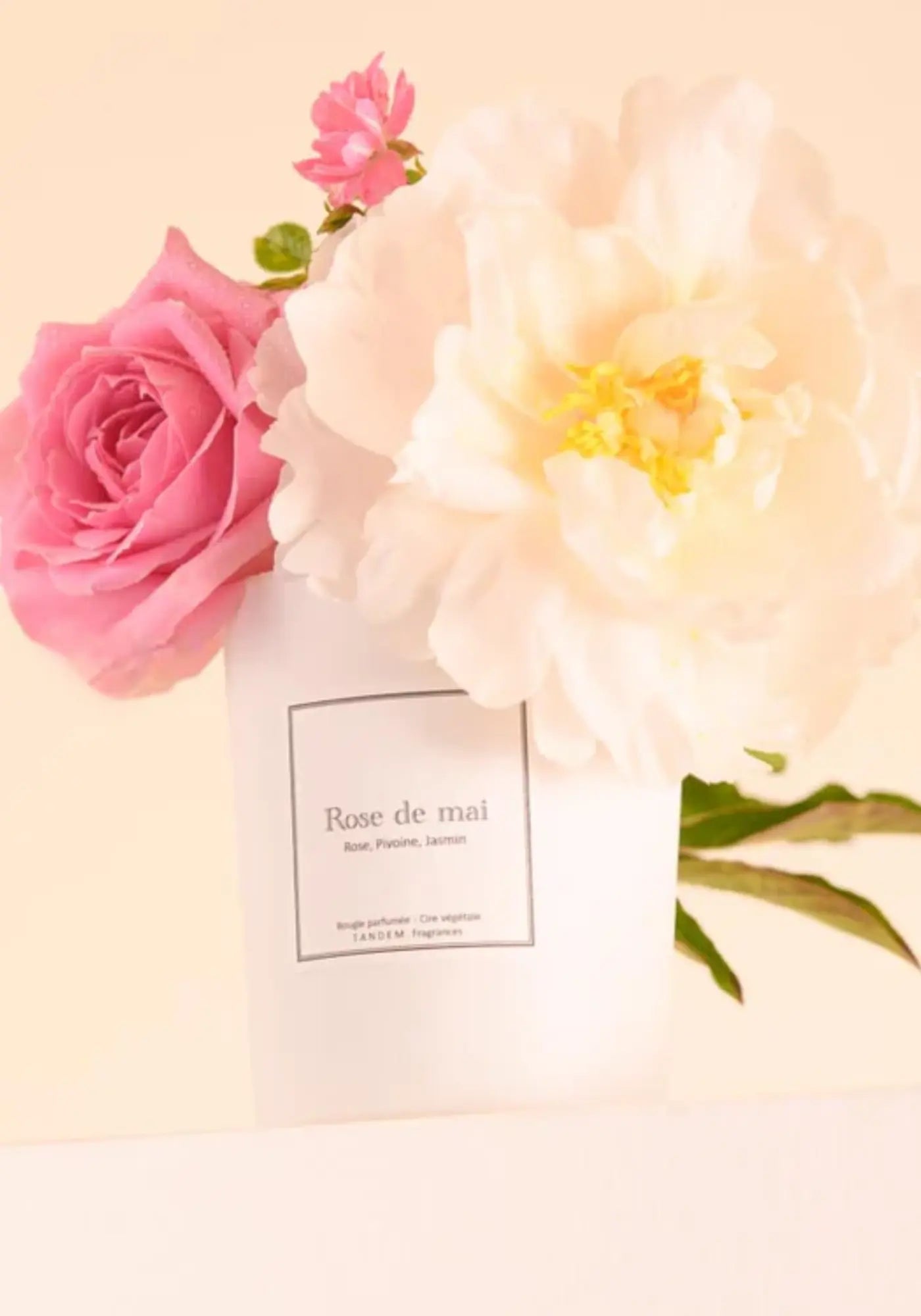 La bougie 180g Rose de mai de chez Tandem Fragrances
