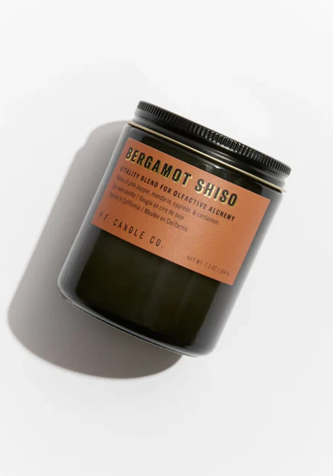 La bougie standard alchemy bergamot shiso de chez PF CANDLE