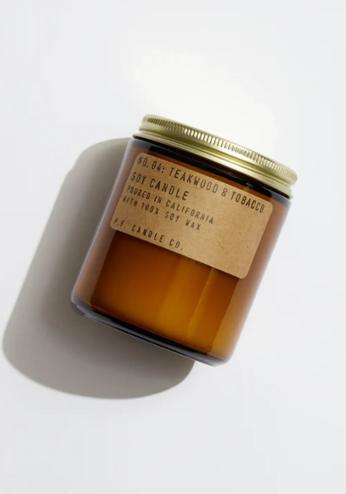 La bougie standard teakwood et tobacco de chez PF CANDLE