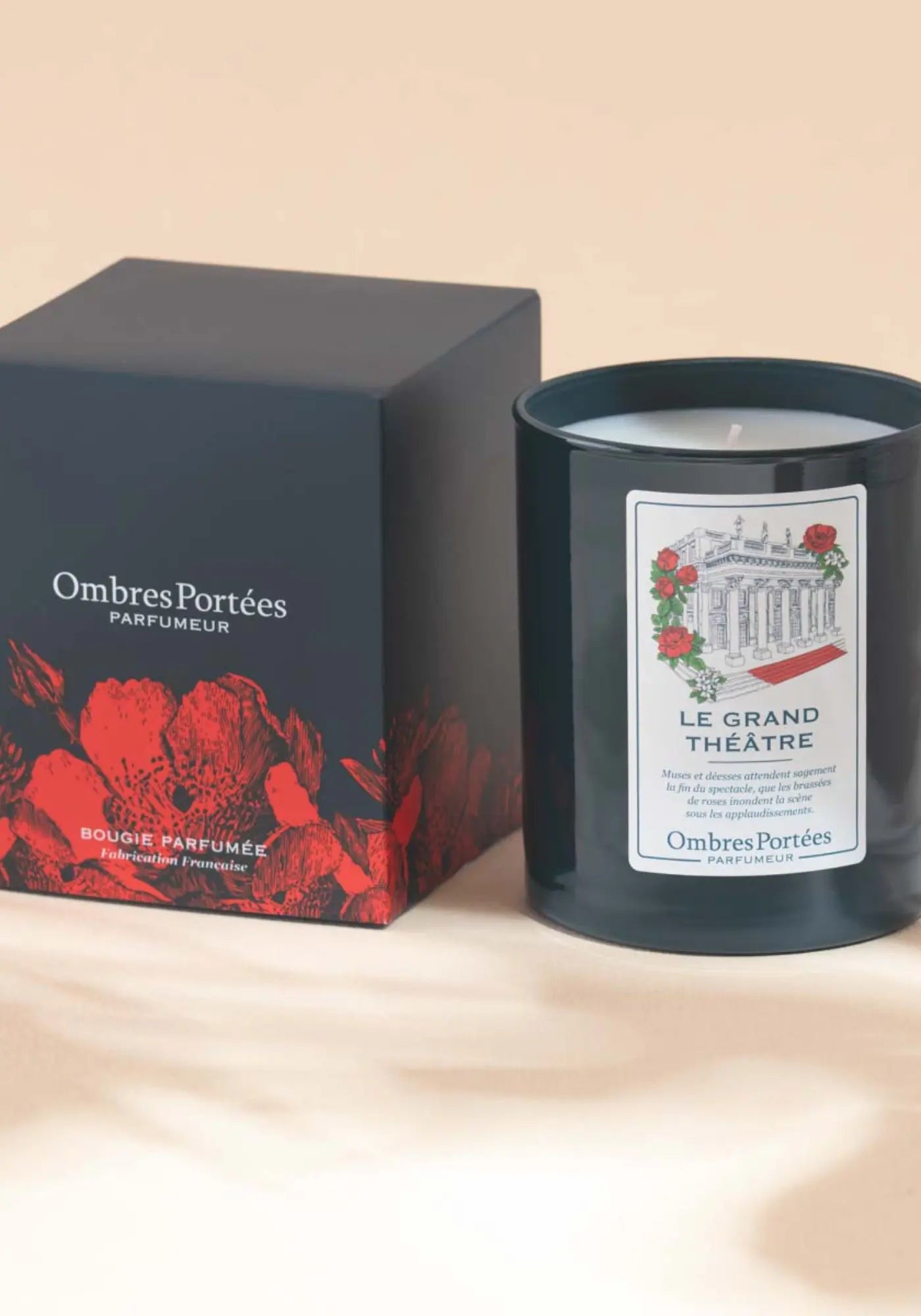 Le packaging de la bougie parfumée Bordelaise Le grand théâtre de chez Ombres Portées