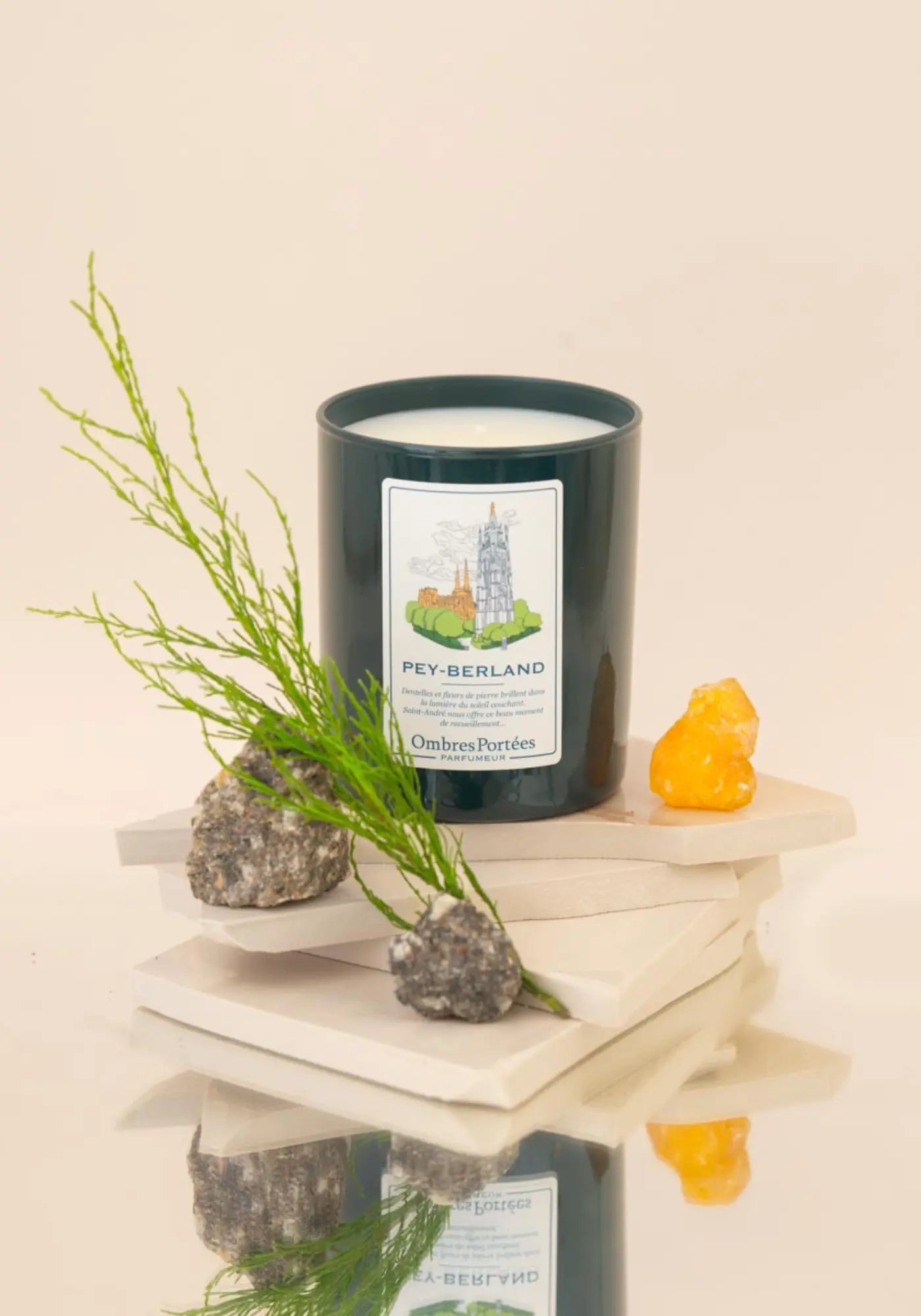 La bougie parfumée Bordelaise Pey Berland de chez Ombres Portées