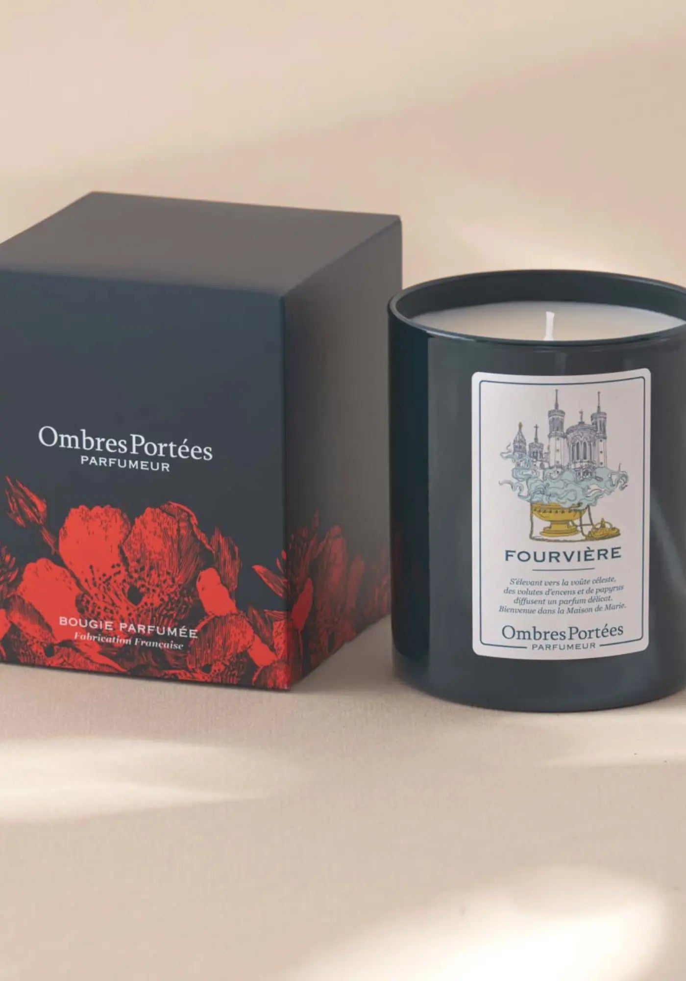 Le packaging de la bougie parfumée Lyonnaise Fourvière de chez Ombres Portées