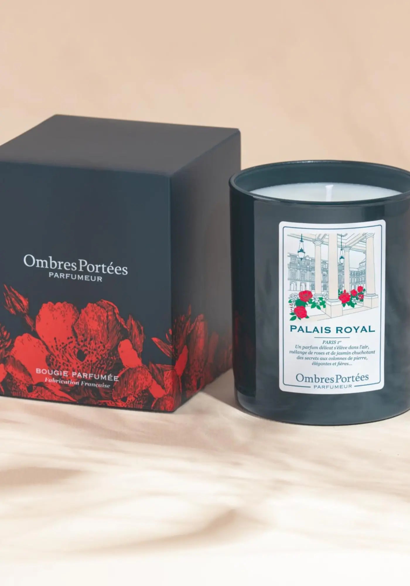 Le packaging de la bougie parfumée Parisienne Palais Royal de chez Ombres Portées