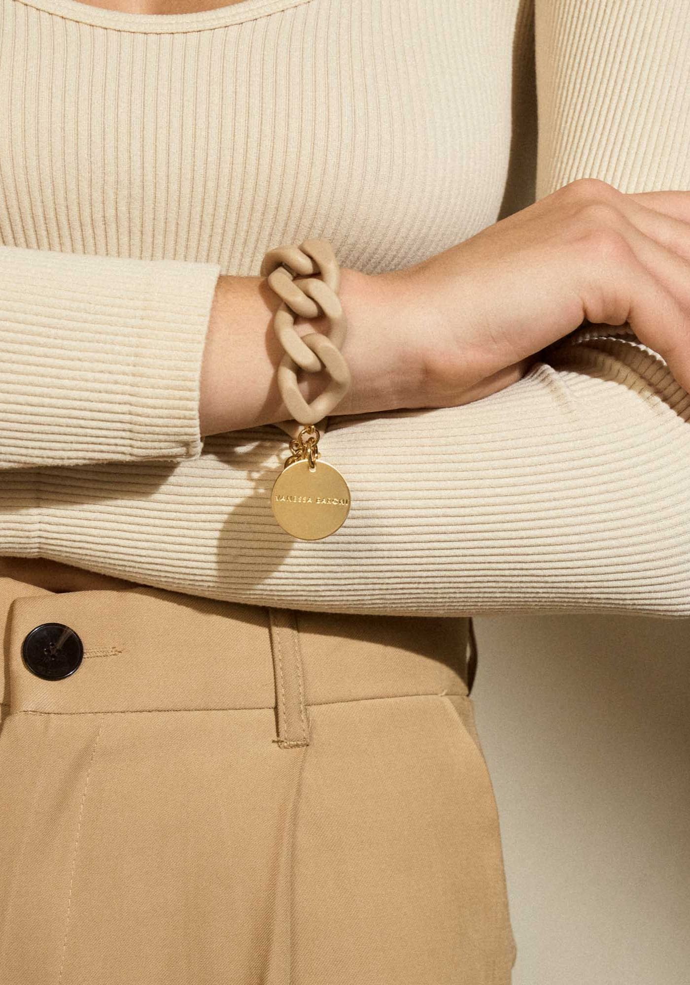 bracelet-flat-chain-matt-beige-femme-porte-vanessa-baroni