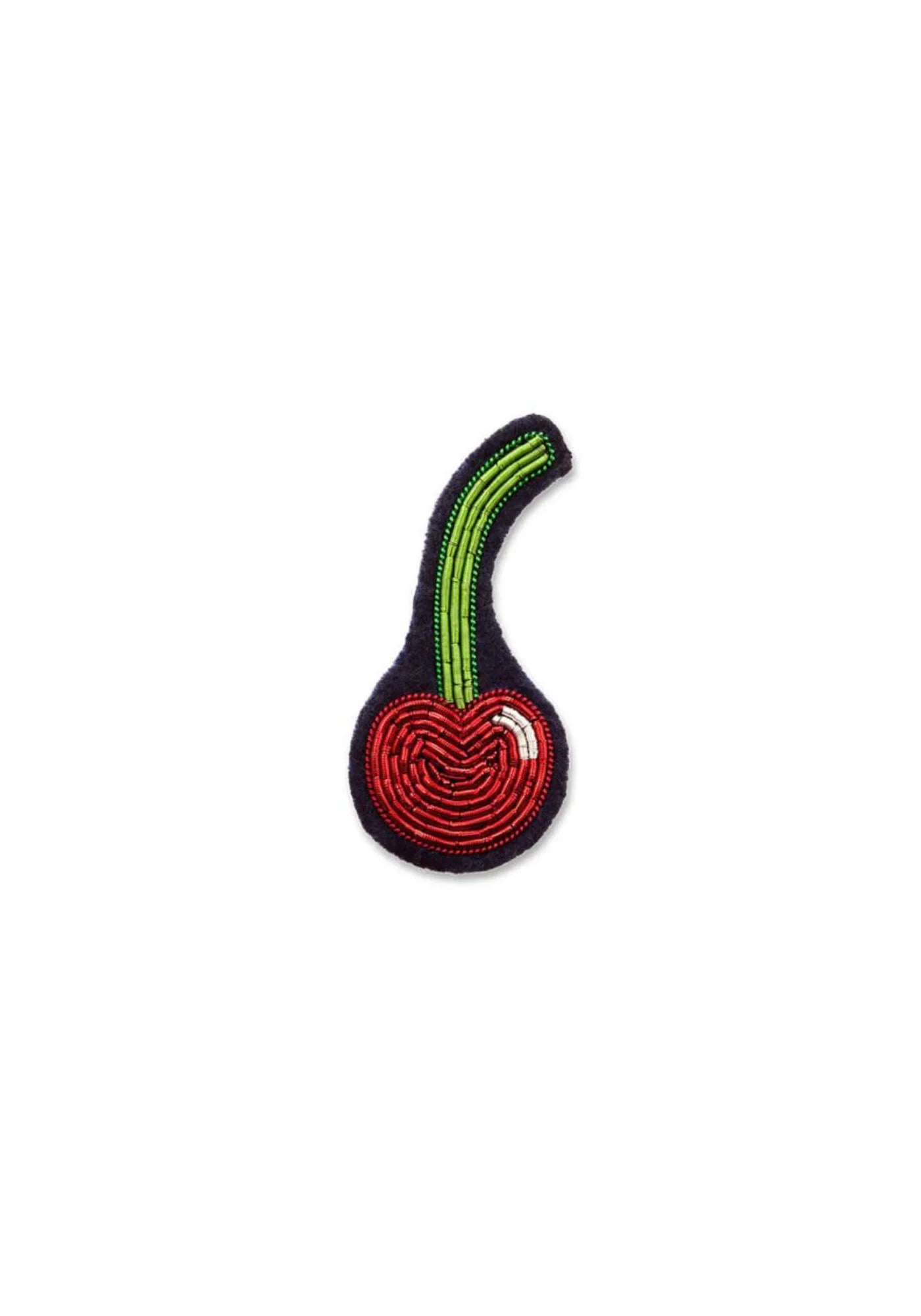 La broche brodée à la main Cherry Chérie de chez Macon & Lesquoy