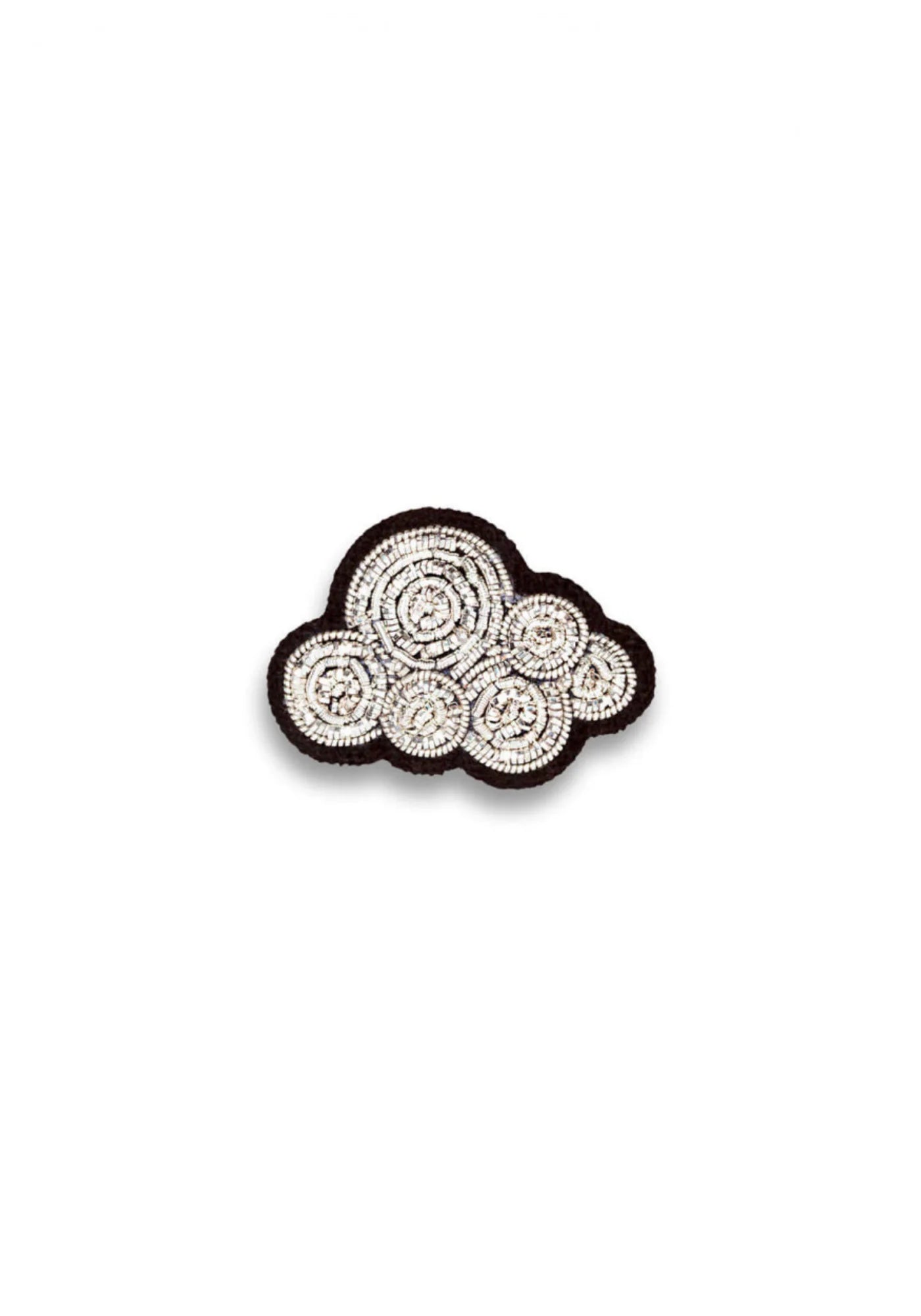 La broche brodée à la main Cumulus de chez Macon & Lesquoy