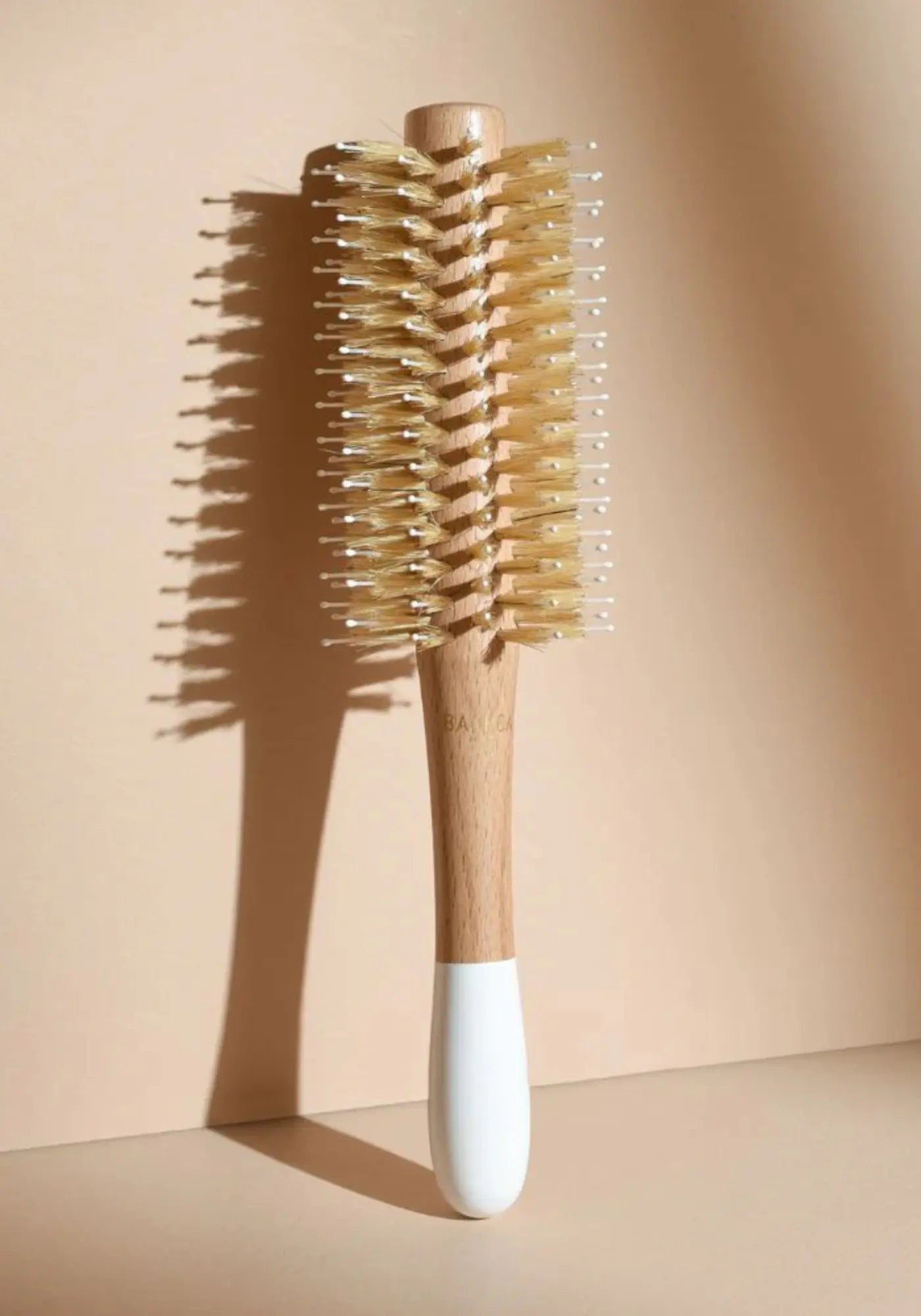 la brosse brushing sanglier/nylon ronde en bois de chez Bachca 